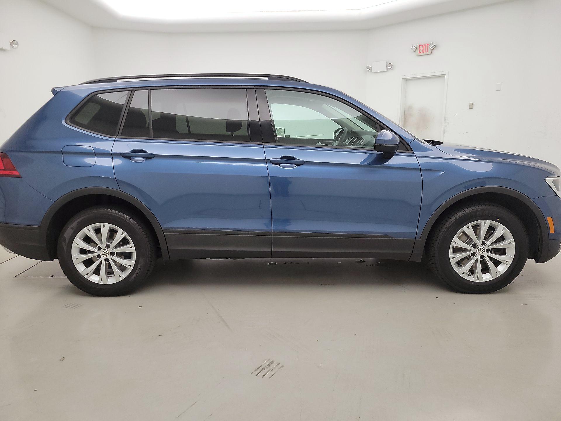 Thumbnail: 2018 Volkswagen Tiguan - 4