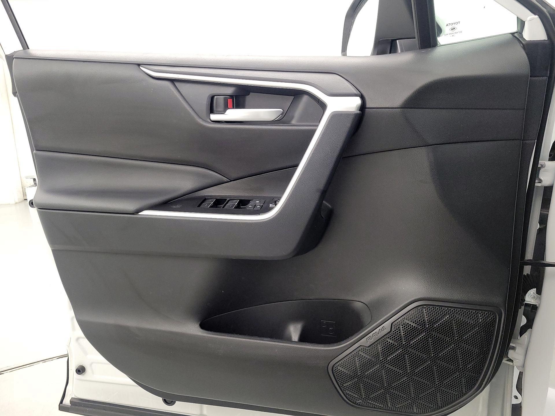 Thumbnail: 2025 Toyota RAV4 - 12
