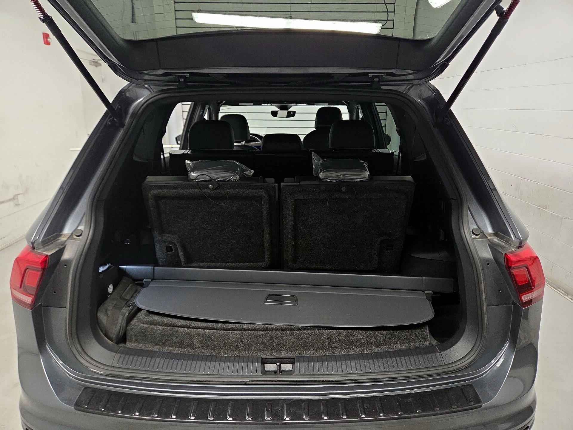 Thumbnail: 2023 Volkswagen Tiguan - 18