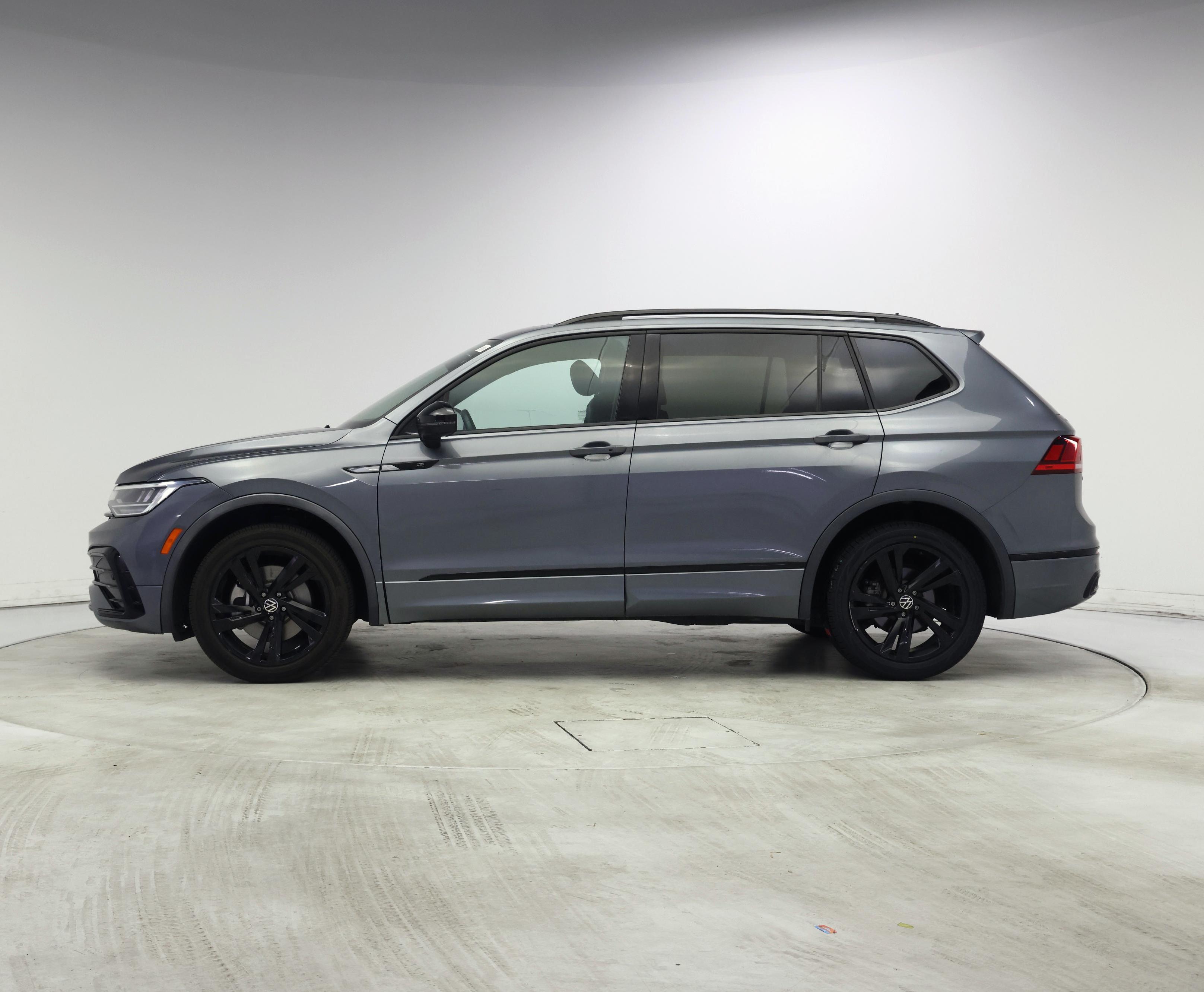 Thumbnail: 2023 Volkswagen Tiguan - 3