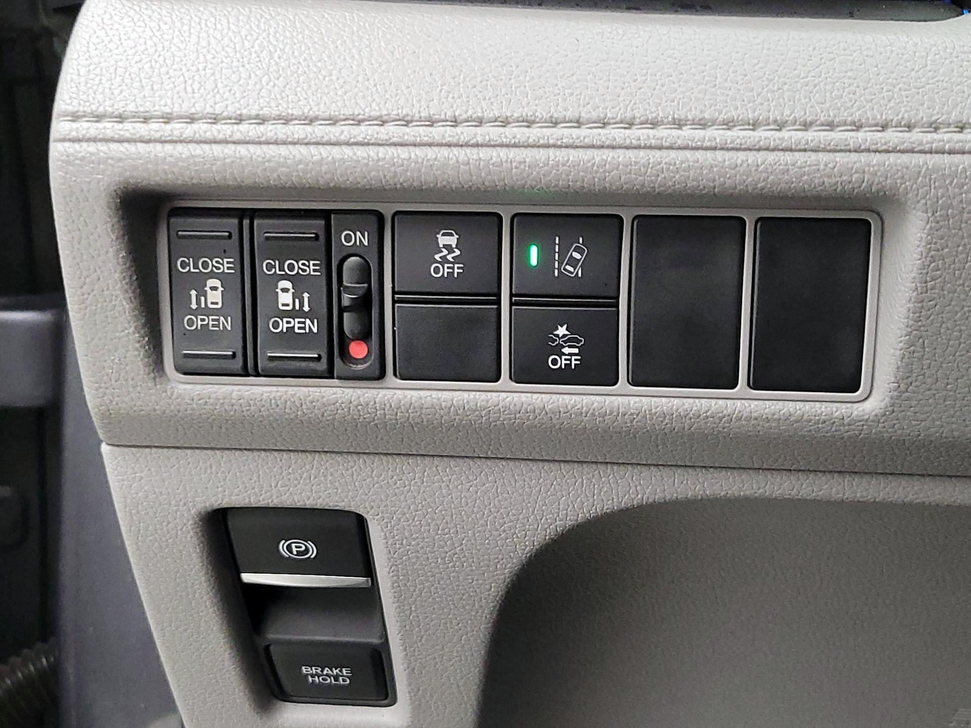 Thumbnail: 2019 Honda Odyssey - 13