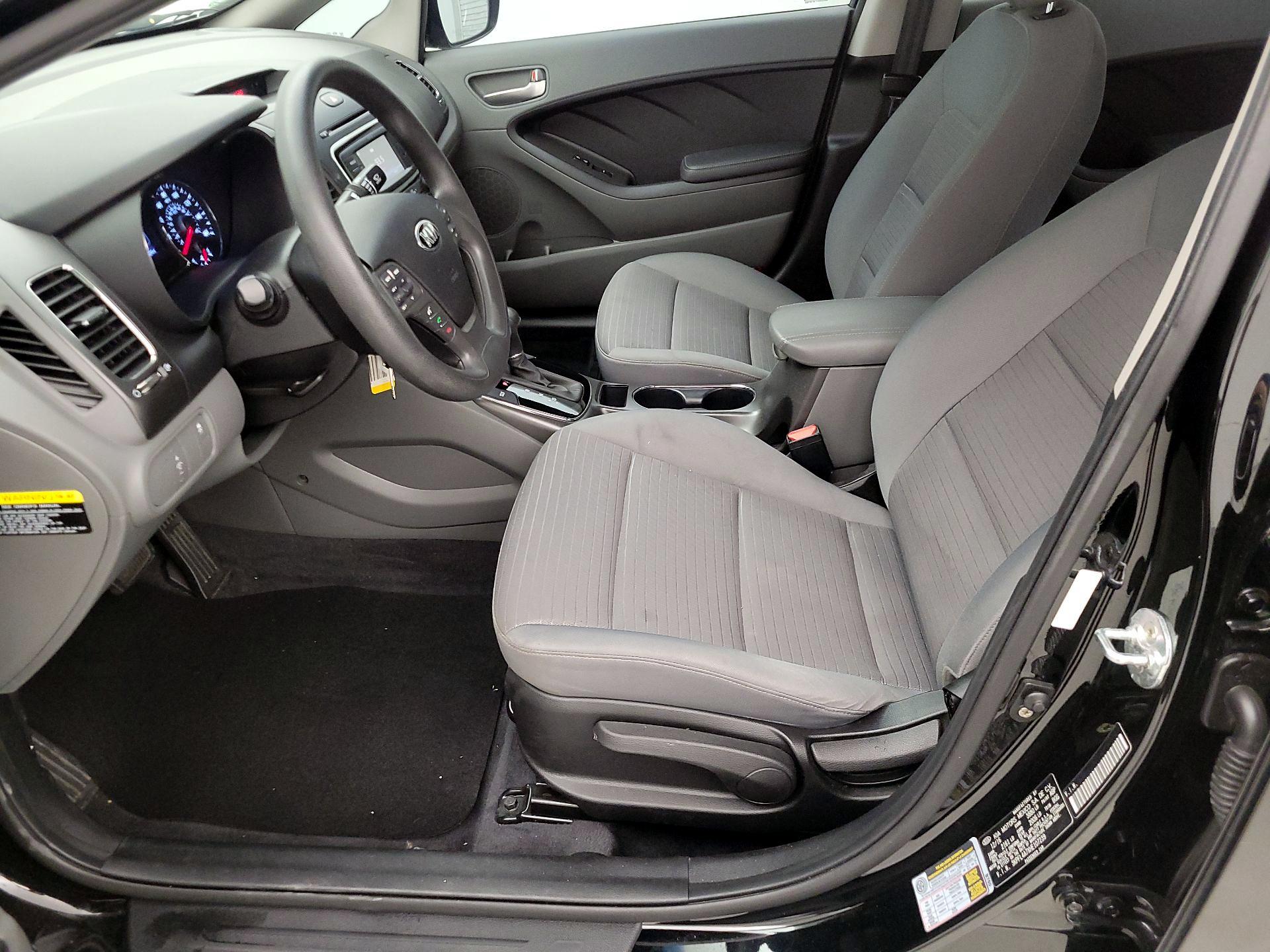 Thumbnail: 2017 Kia Forte - 11