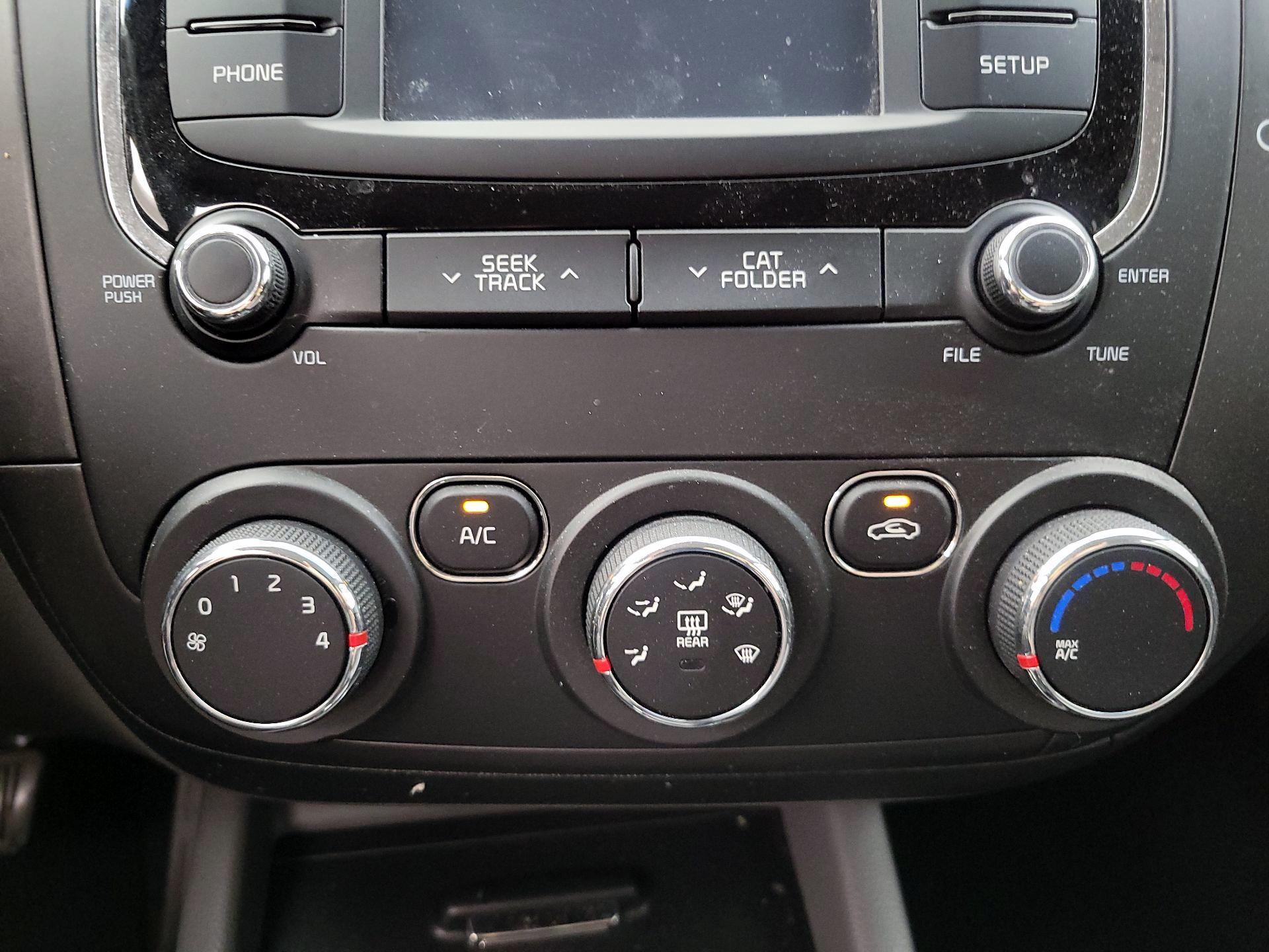 Thumbnail: 2017 Kia Forte - 16