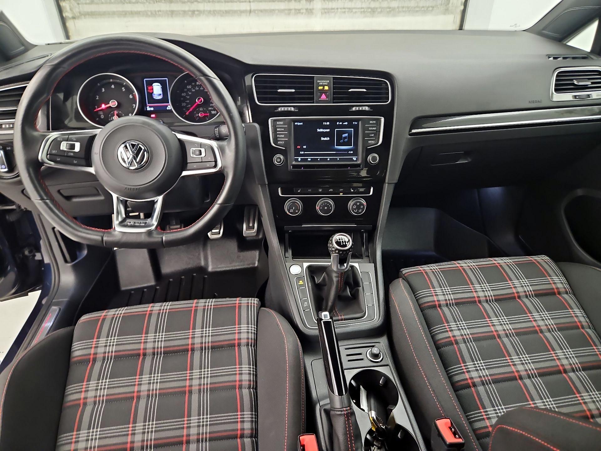 Thumbnail: 2017 Volkswagen Golf - 9