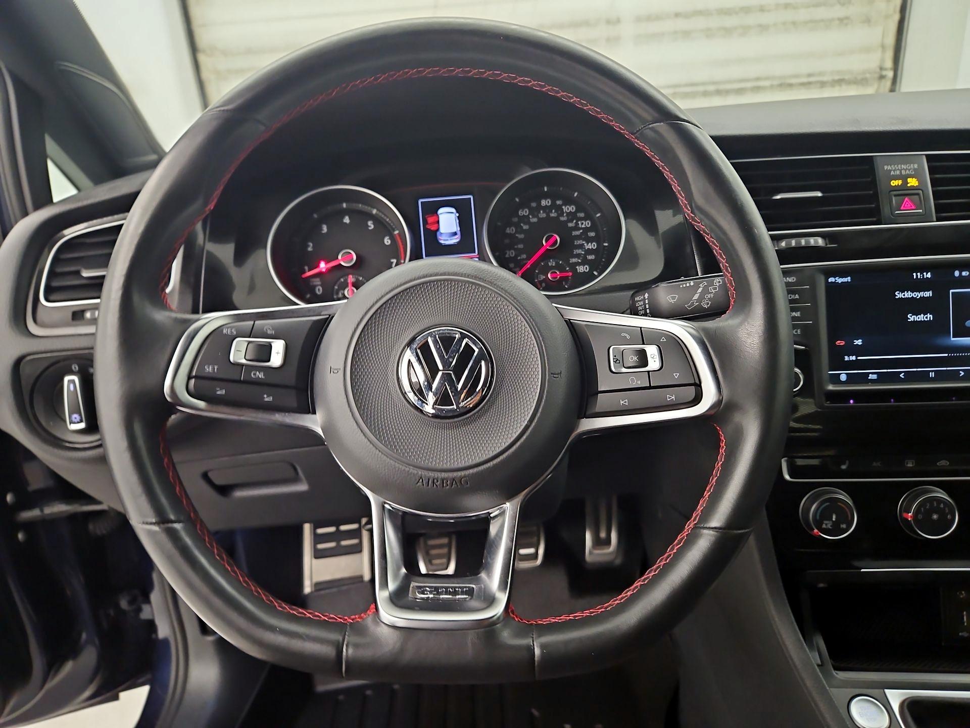 Thumbnail: 2017 Volkswagen Golf - 10