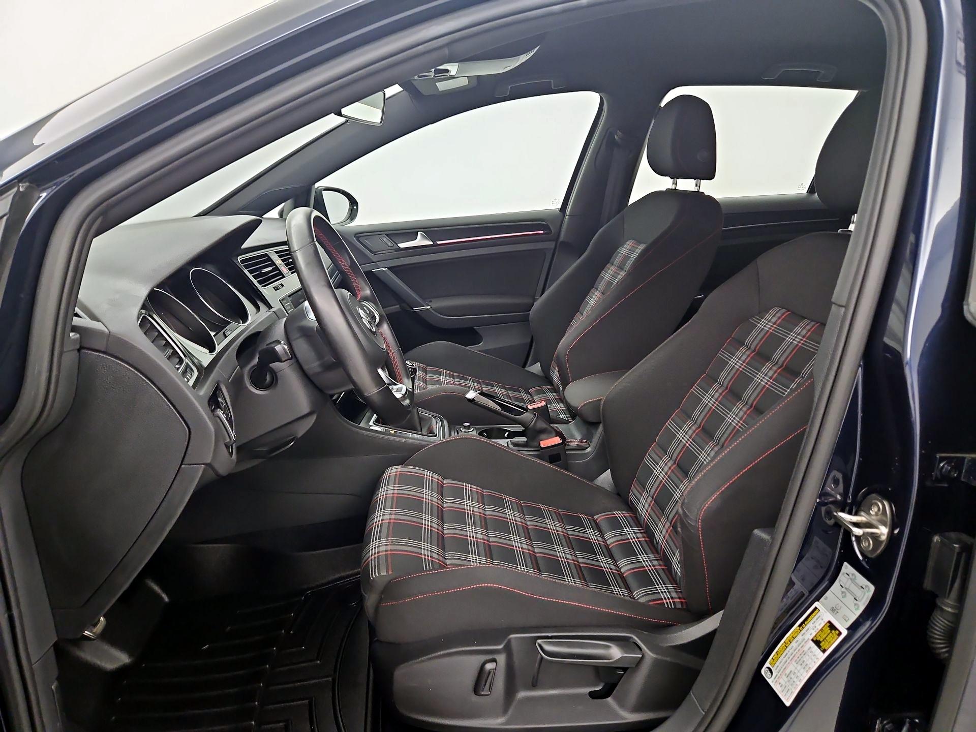 Thumbnail: 2017 Volkswagen Golf - 11