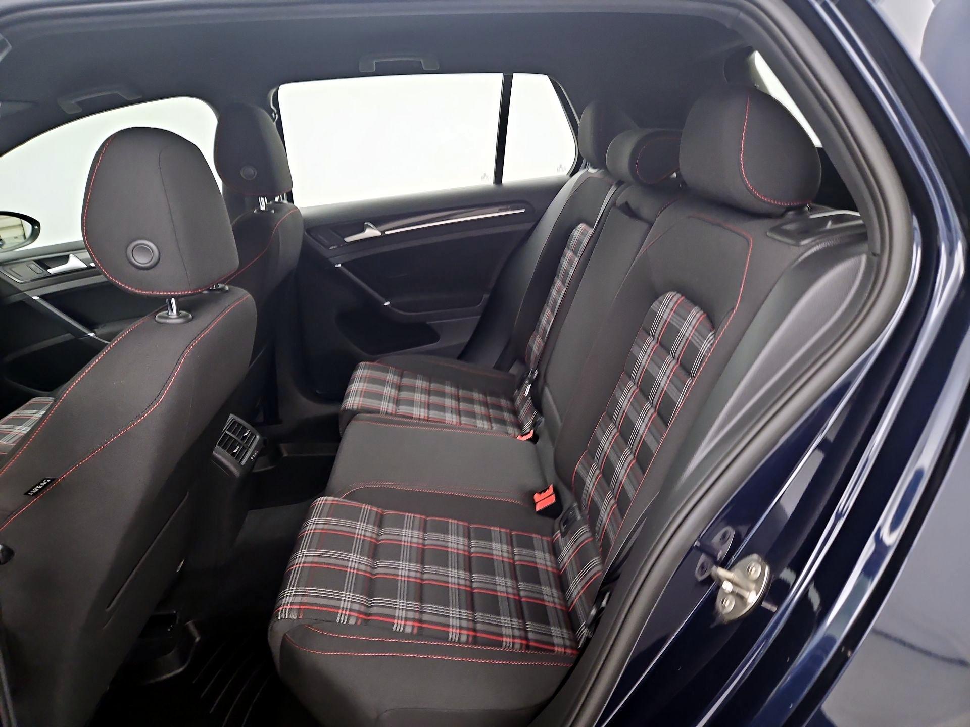 Thumbnail: 2017 Volkswagen Golf - 17