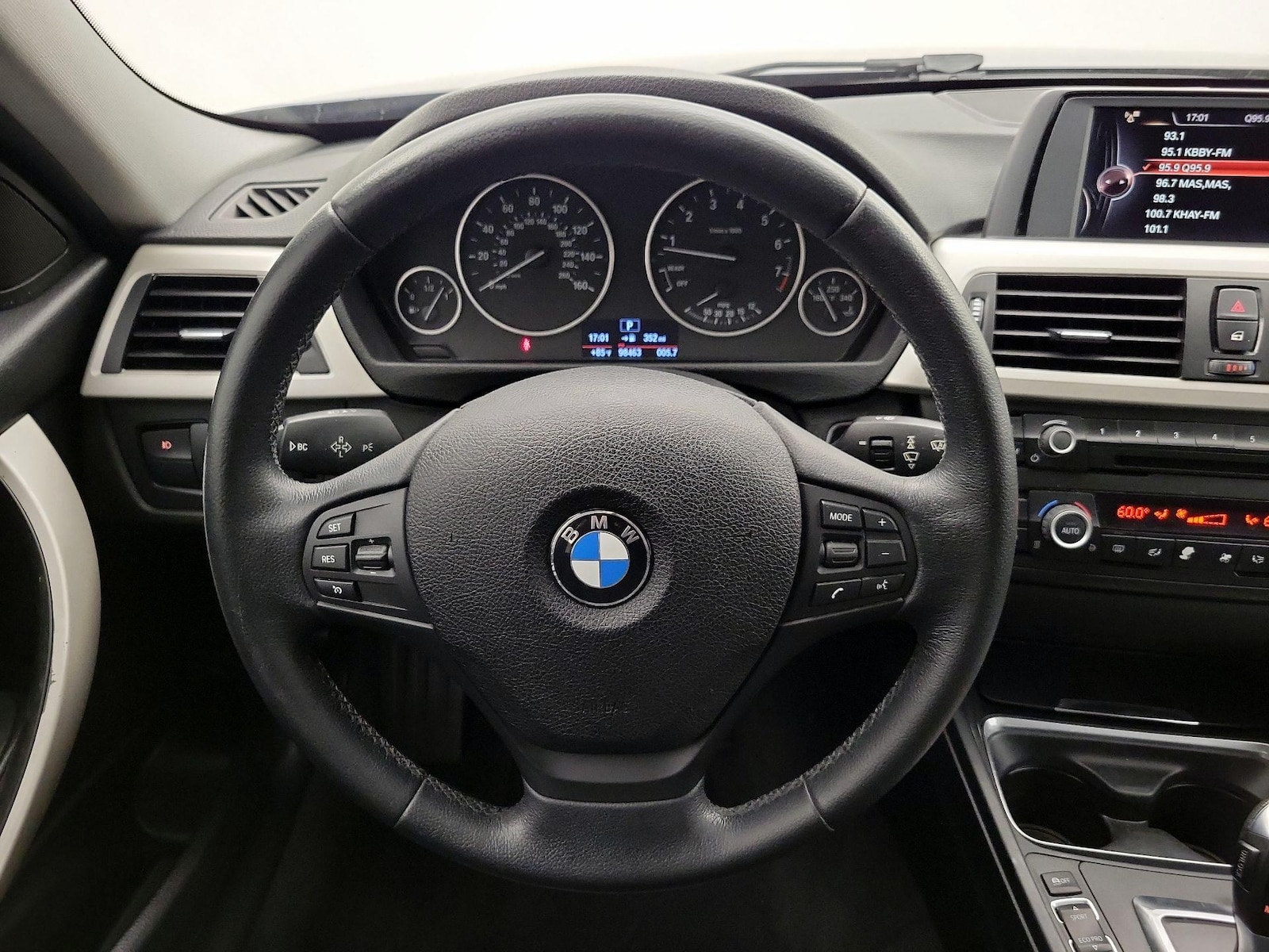 2015 BMW 3 Series 320i - Photo 11