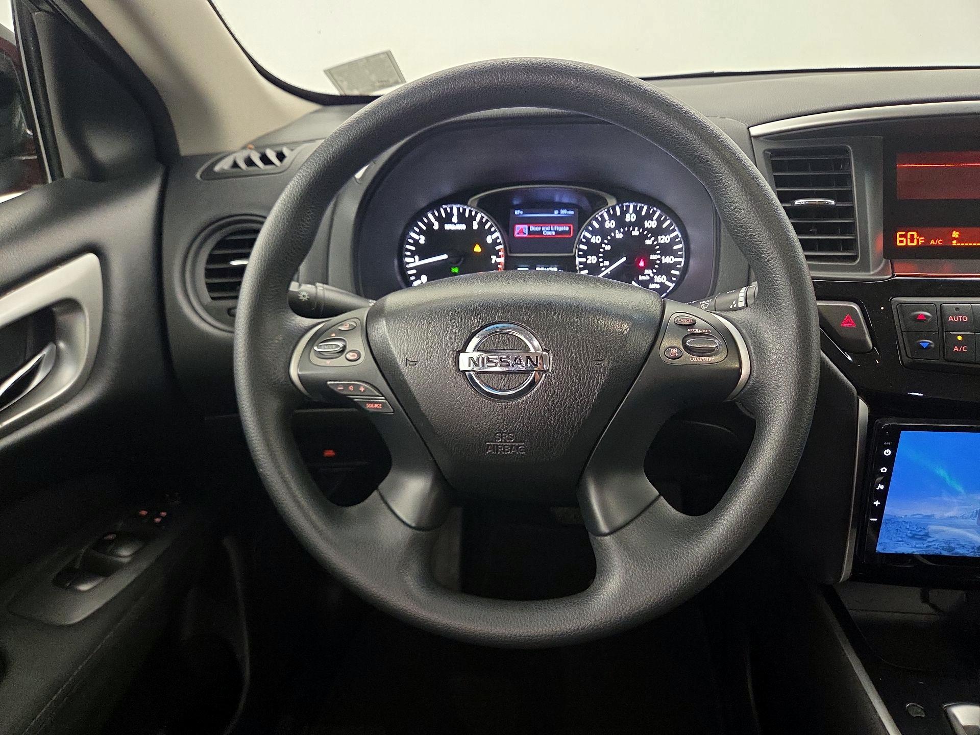 Thumbnail: 2015 Nissan Pathfinder - 10