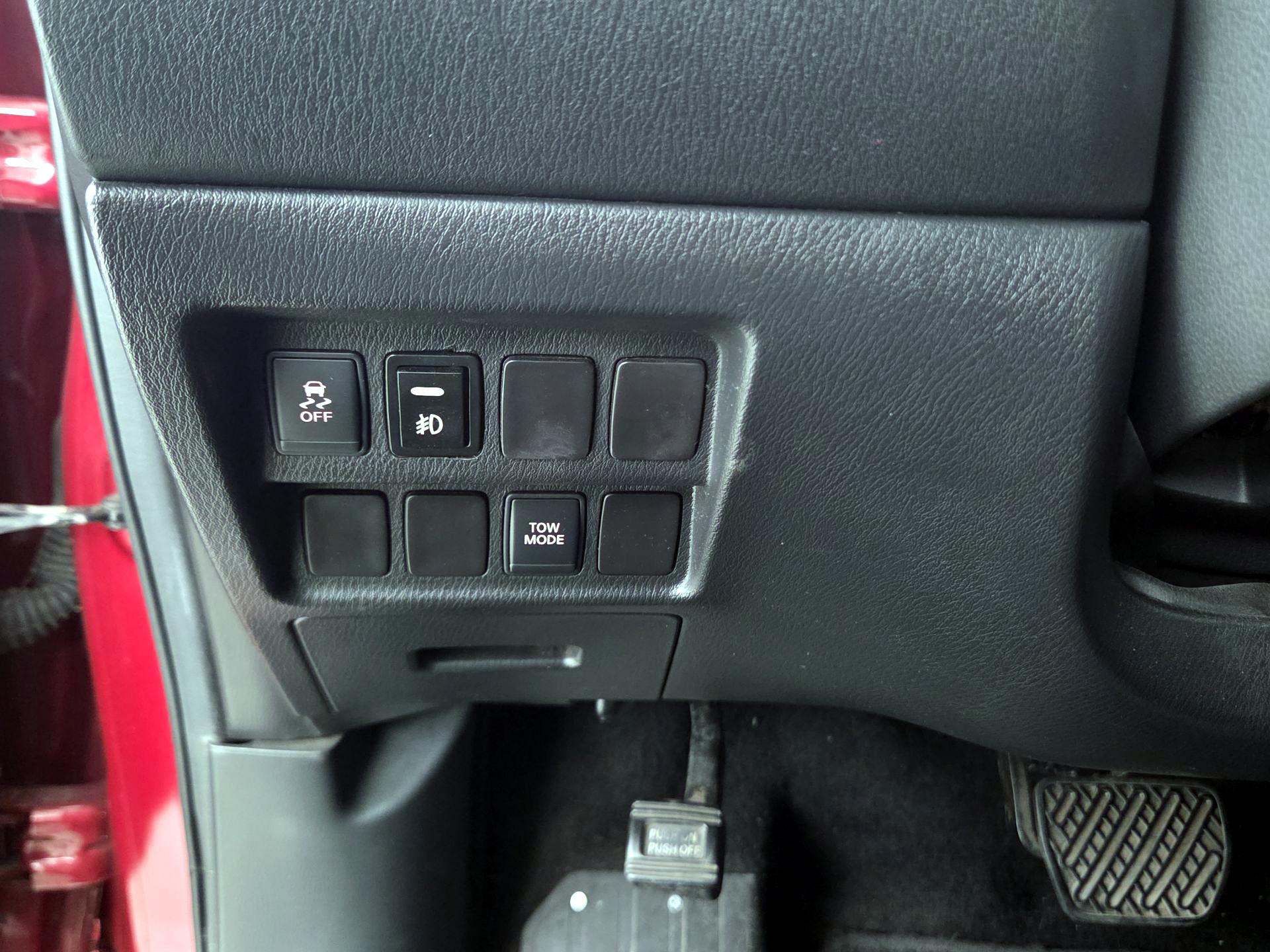 Thumbnail: 2015 Nissan Pathfinder - 13