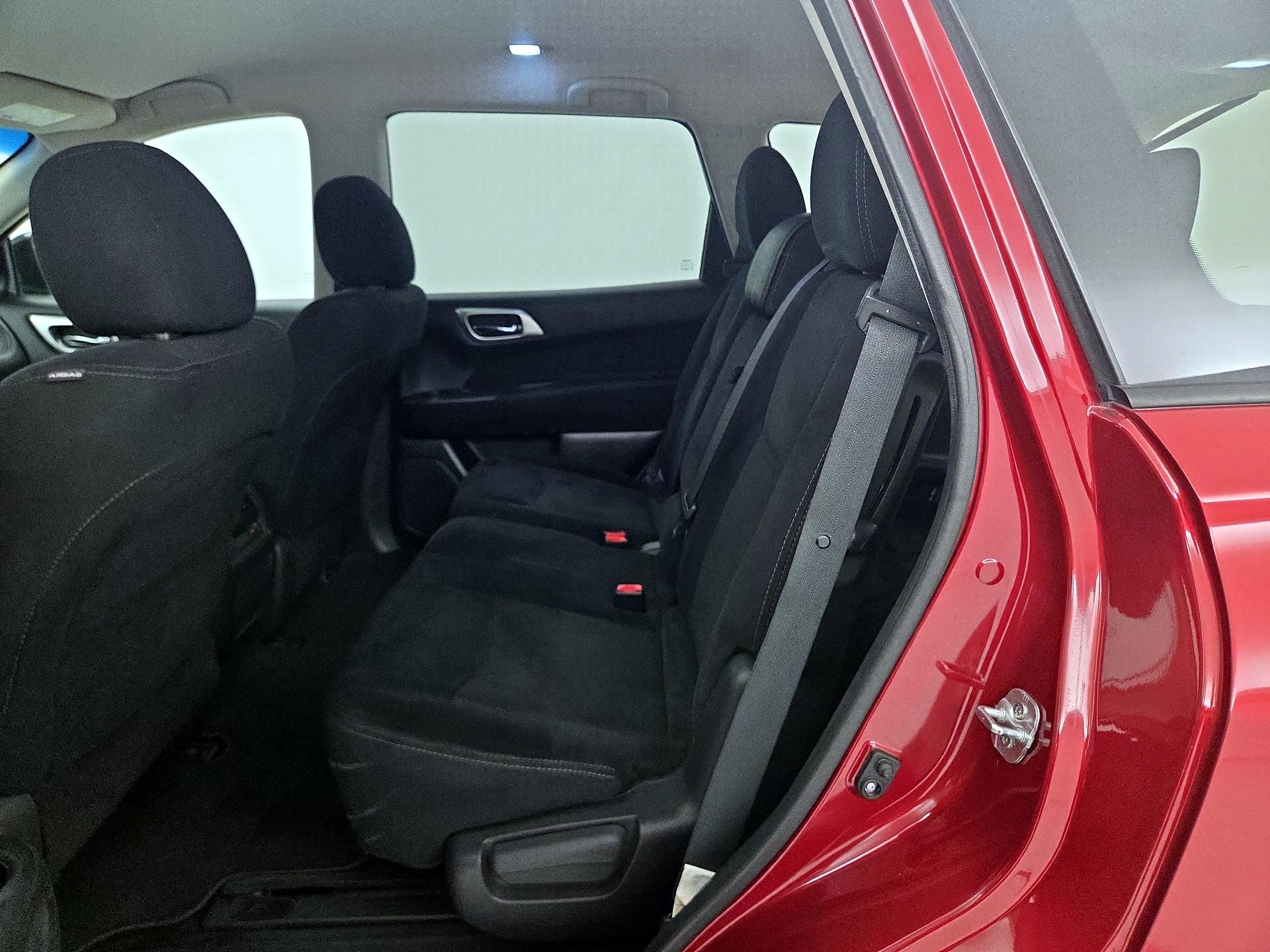 Thumbnail: 2015 Nissan Pathfinder - 17