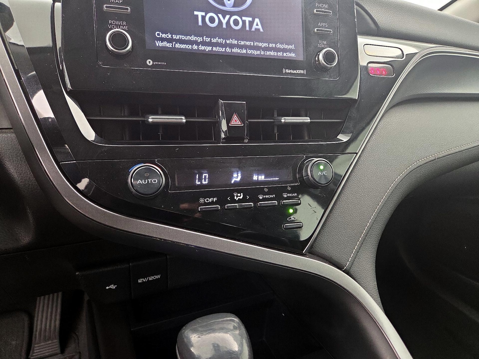 2021 Toyota Camry SE - Photo 17