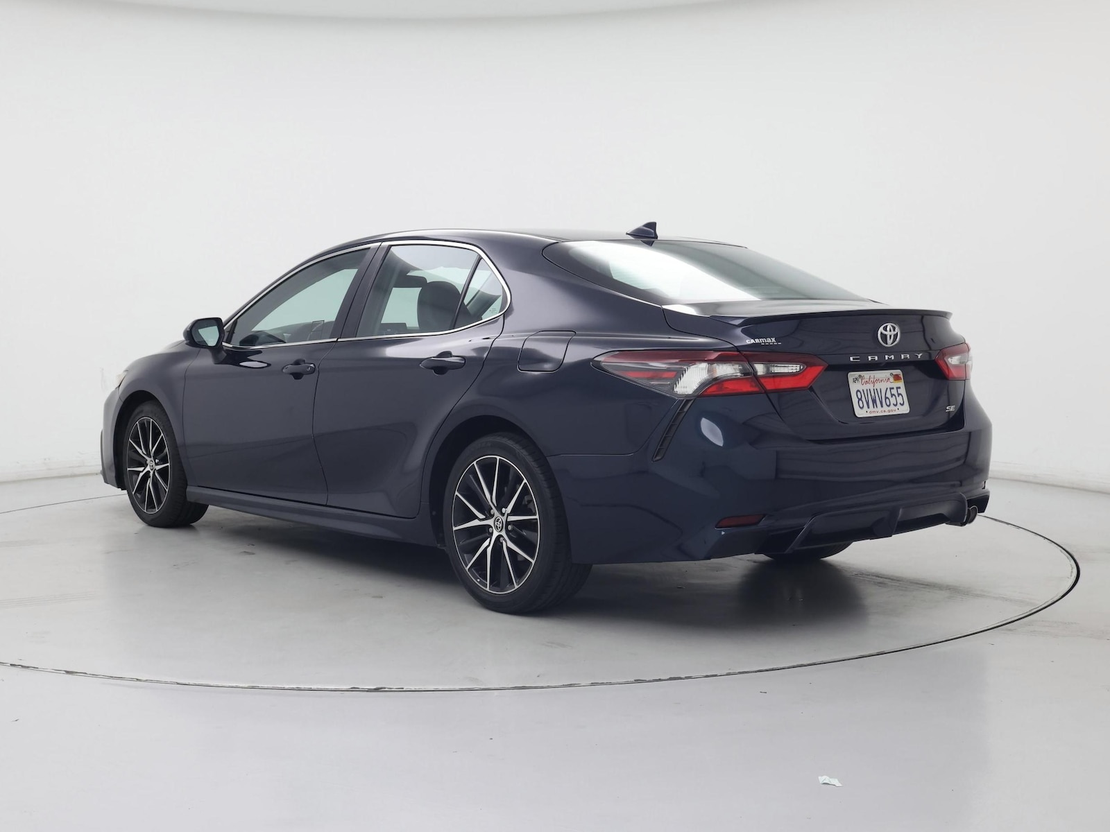 2021 Toyota Camry SE - Photo 3