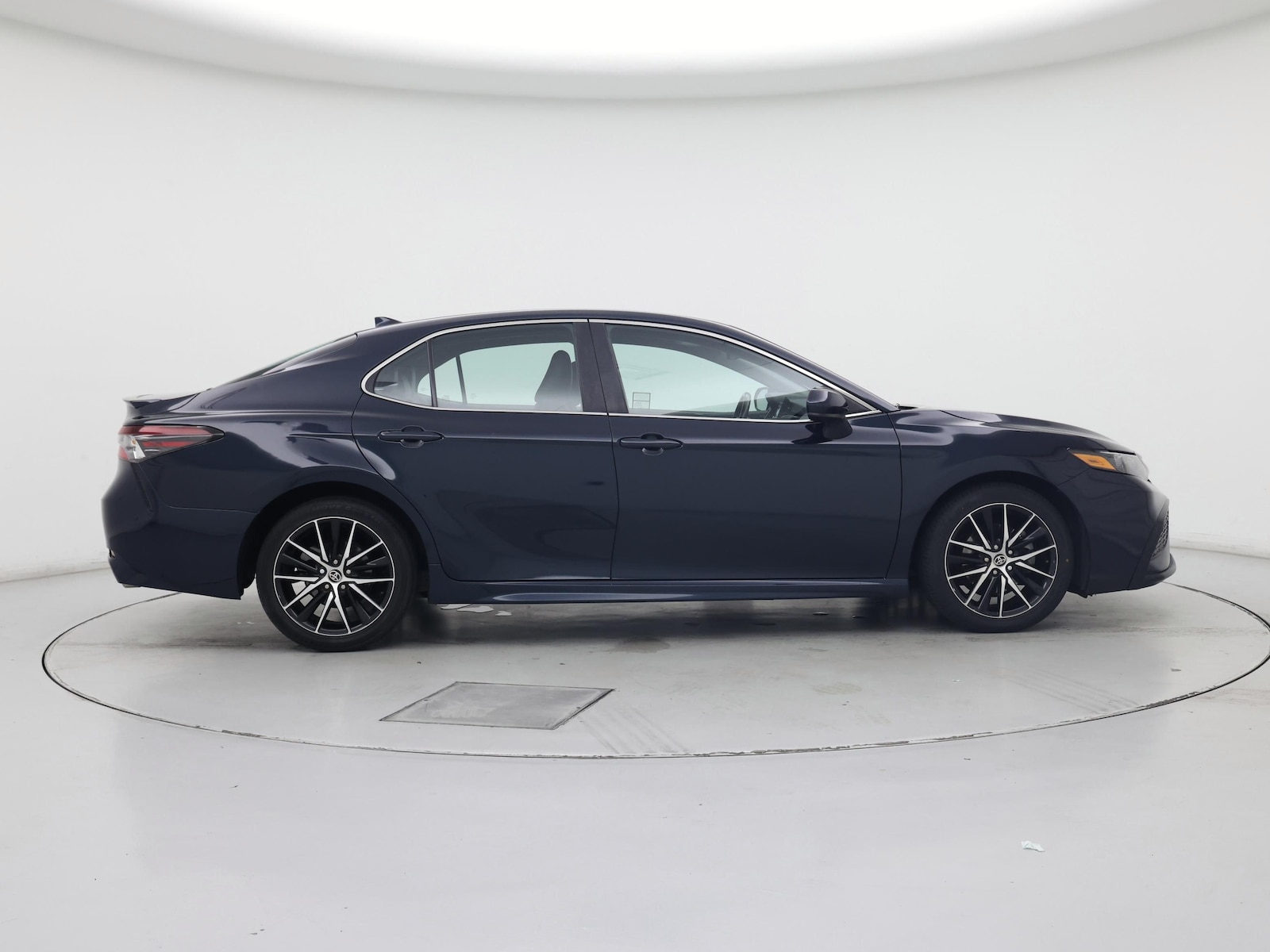 2021 Toyota Camry SE - Photo 8