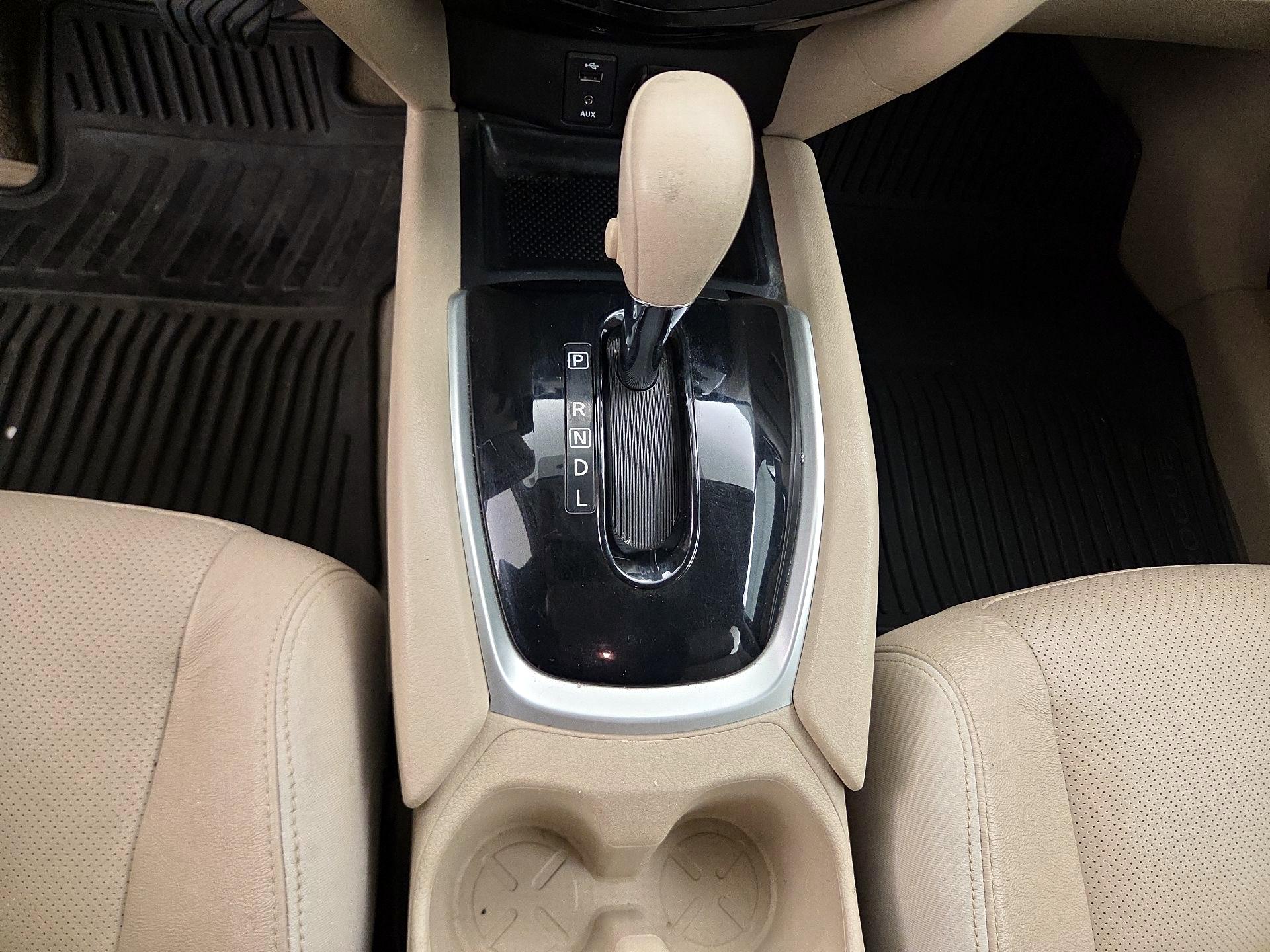 Thumbnail: 2015 Nissan Rogue - 18