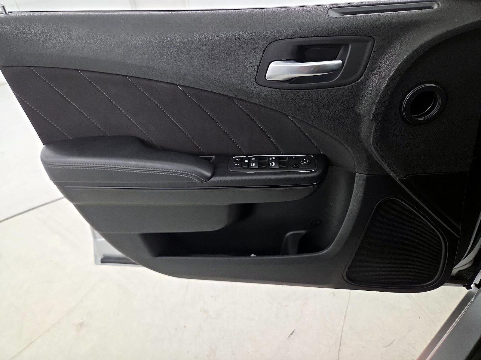 2023 Dodge Charger SXT - Photo 13