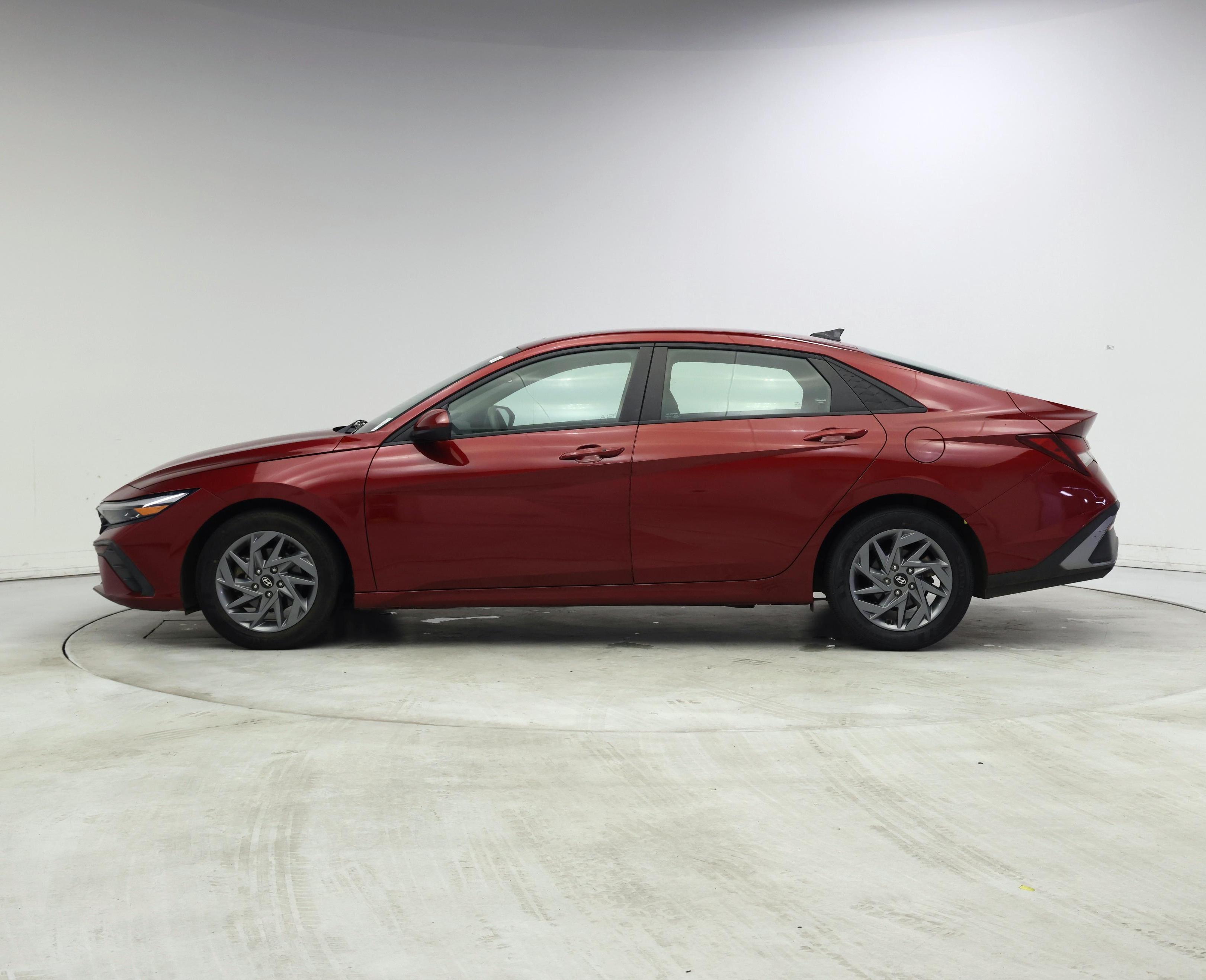 Thumbnail: 2024 Hyundai Elantra - 3