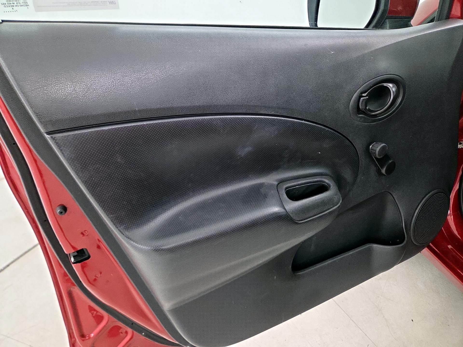 Thumbnail: 2018 Nissan Versa Note - 12