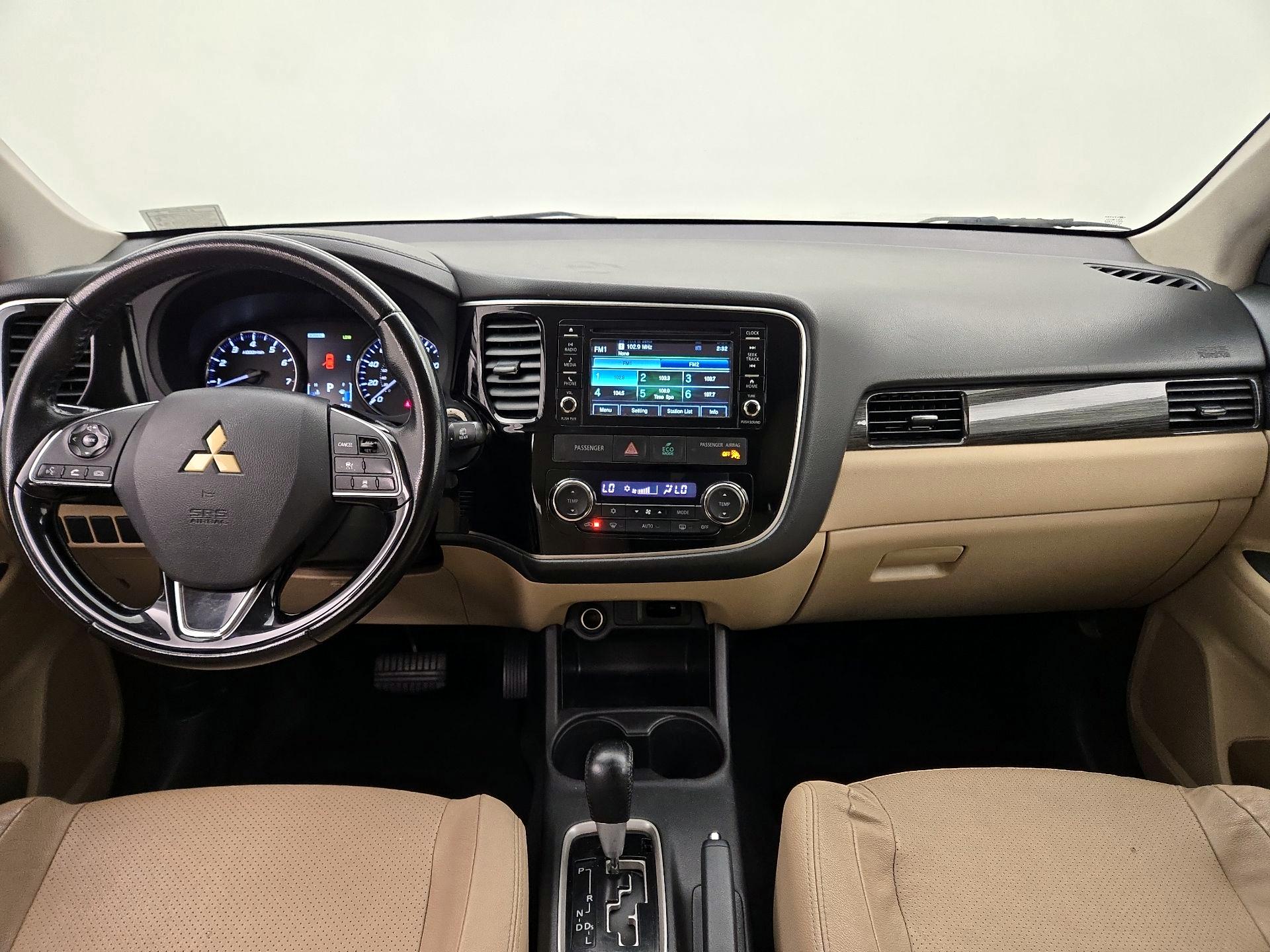 Thumbnail: 2016 Mitsubishi Outlander - 9