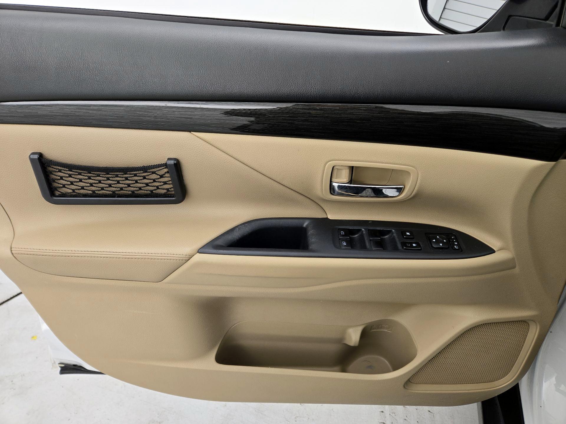 Thumbnail: 2016 Mitsubishi Outlander - 12