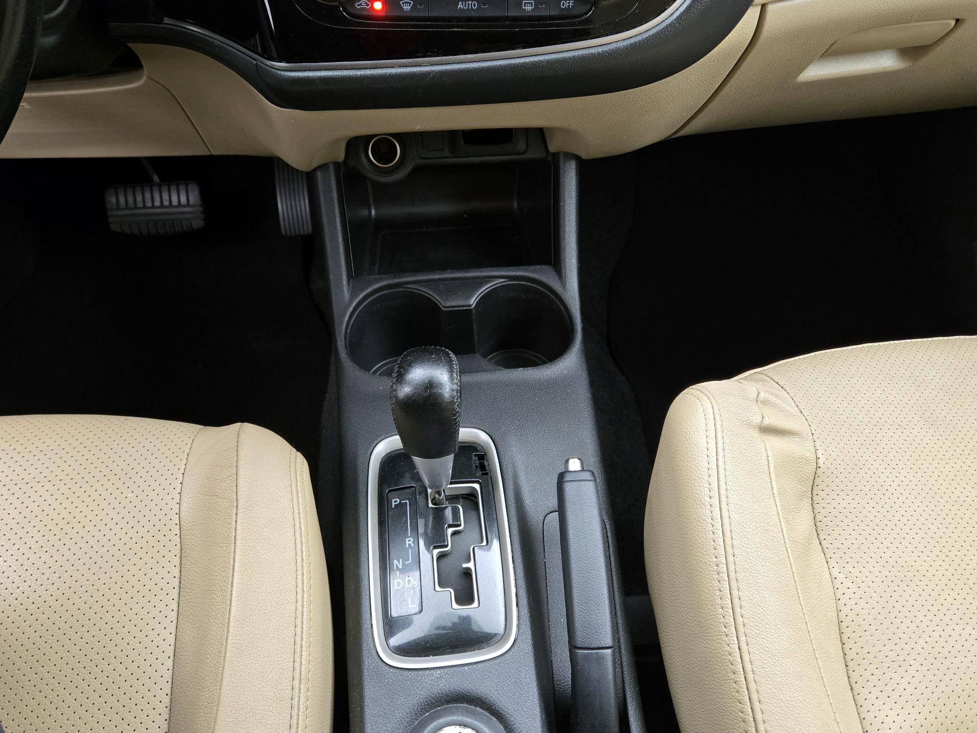 Thumbnail: 2016 Mitsubishi Outlander - 17