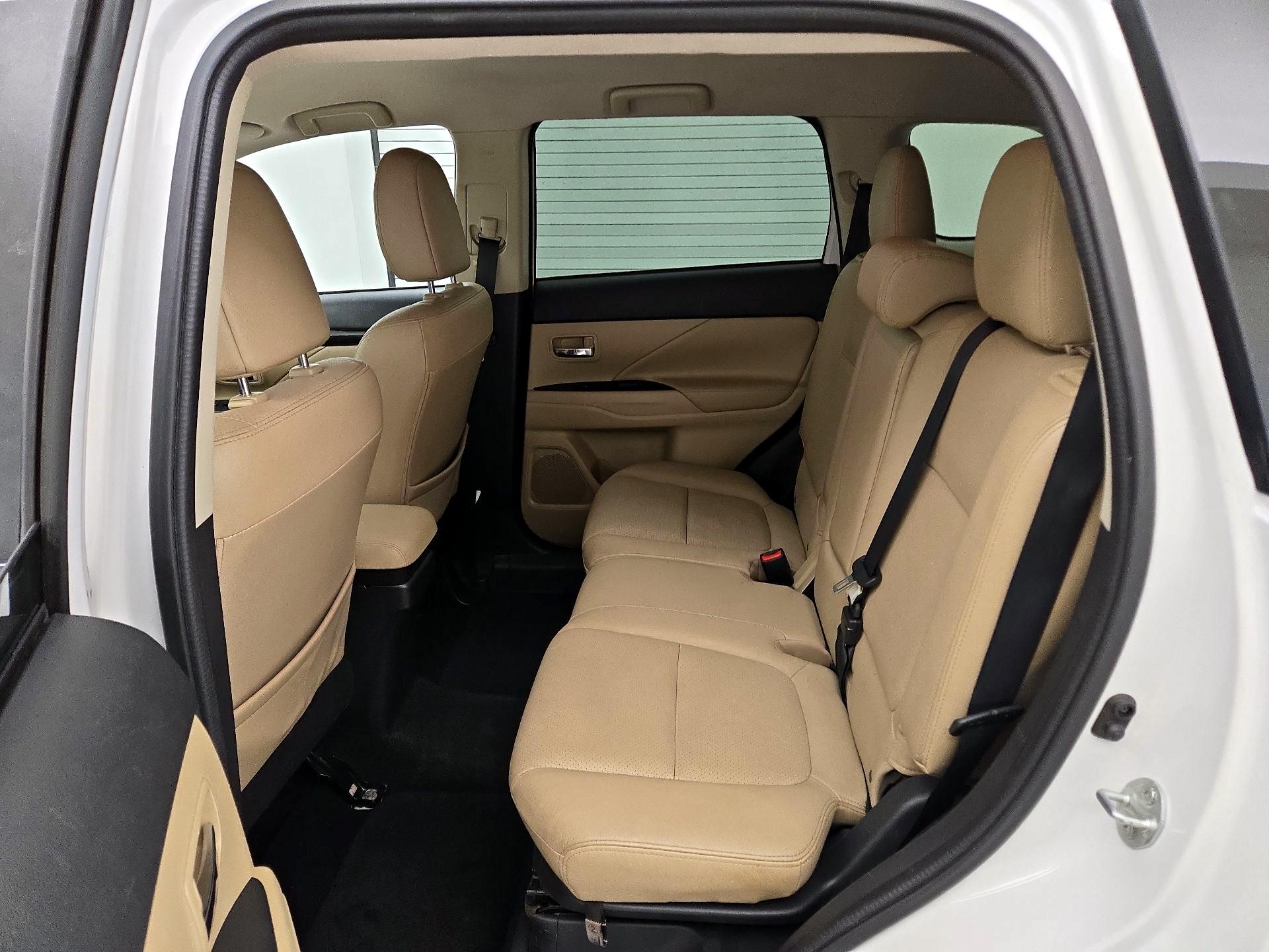 Thumbnail: 2016 Mitsubishi Outlander - 18