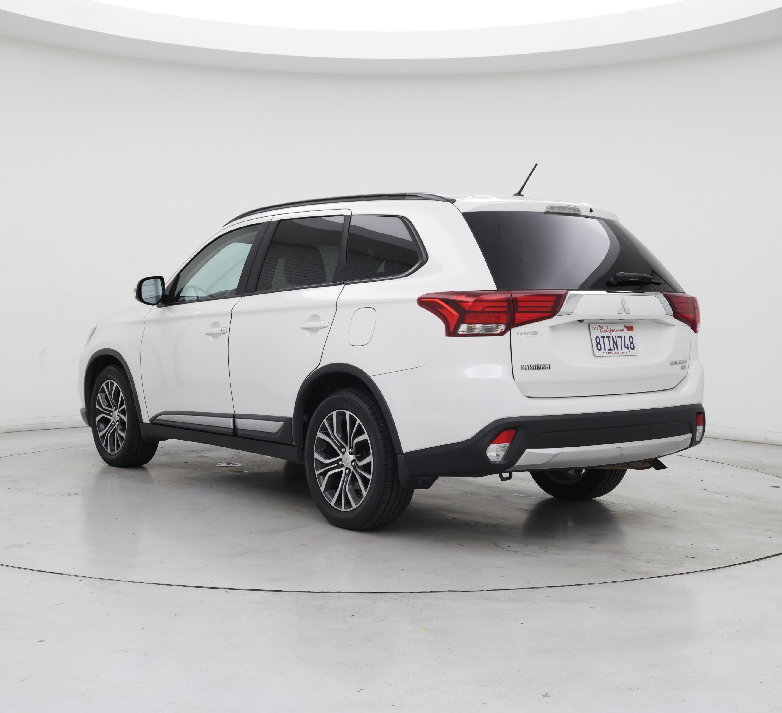 Thumbnail: 2016 Mitsubishi Outlander - 2