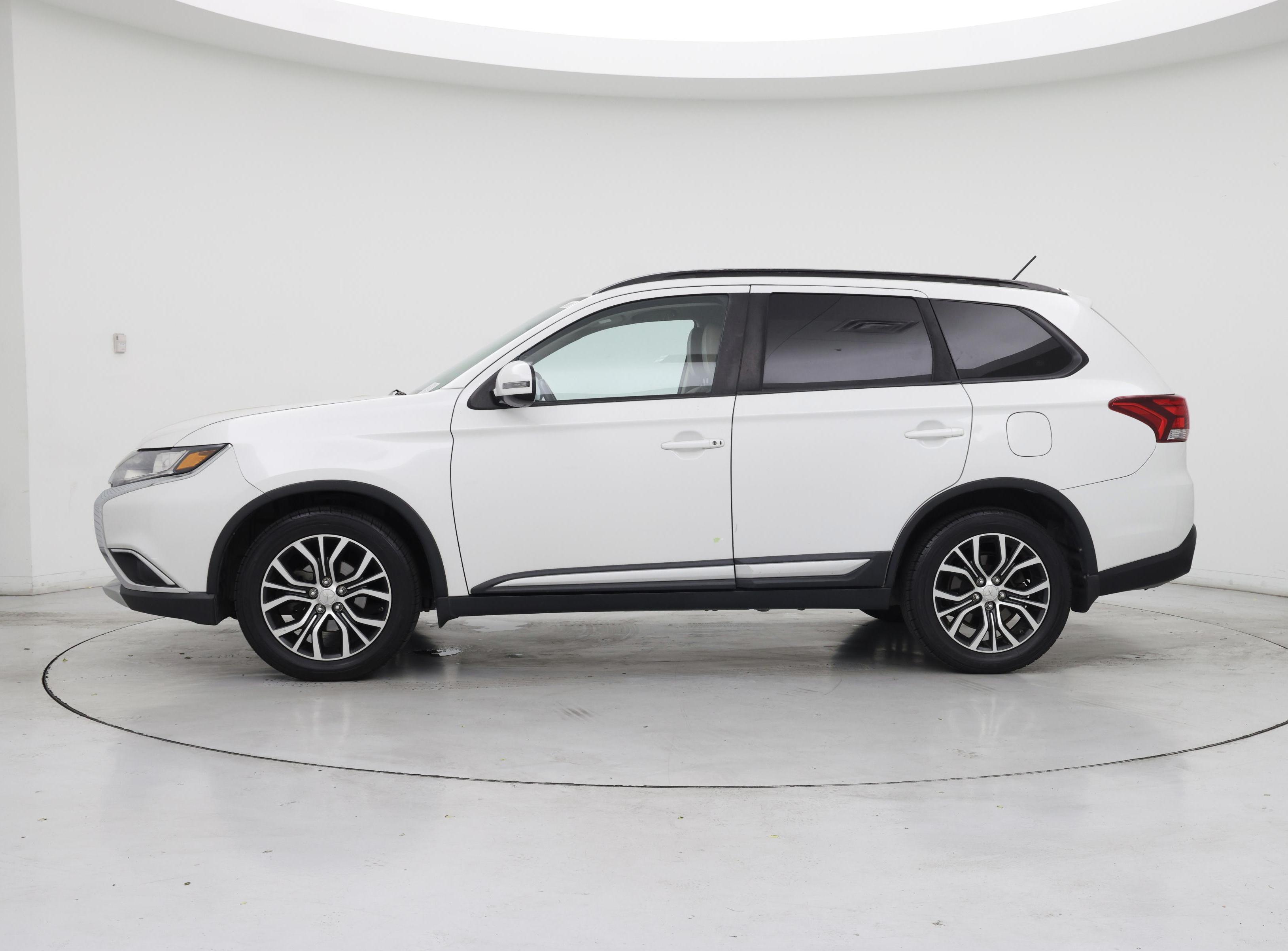 Thumbnail: 2016 Mitsubishi Outlander - 3