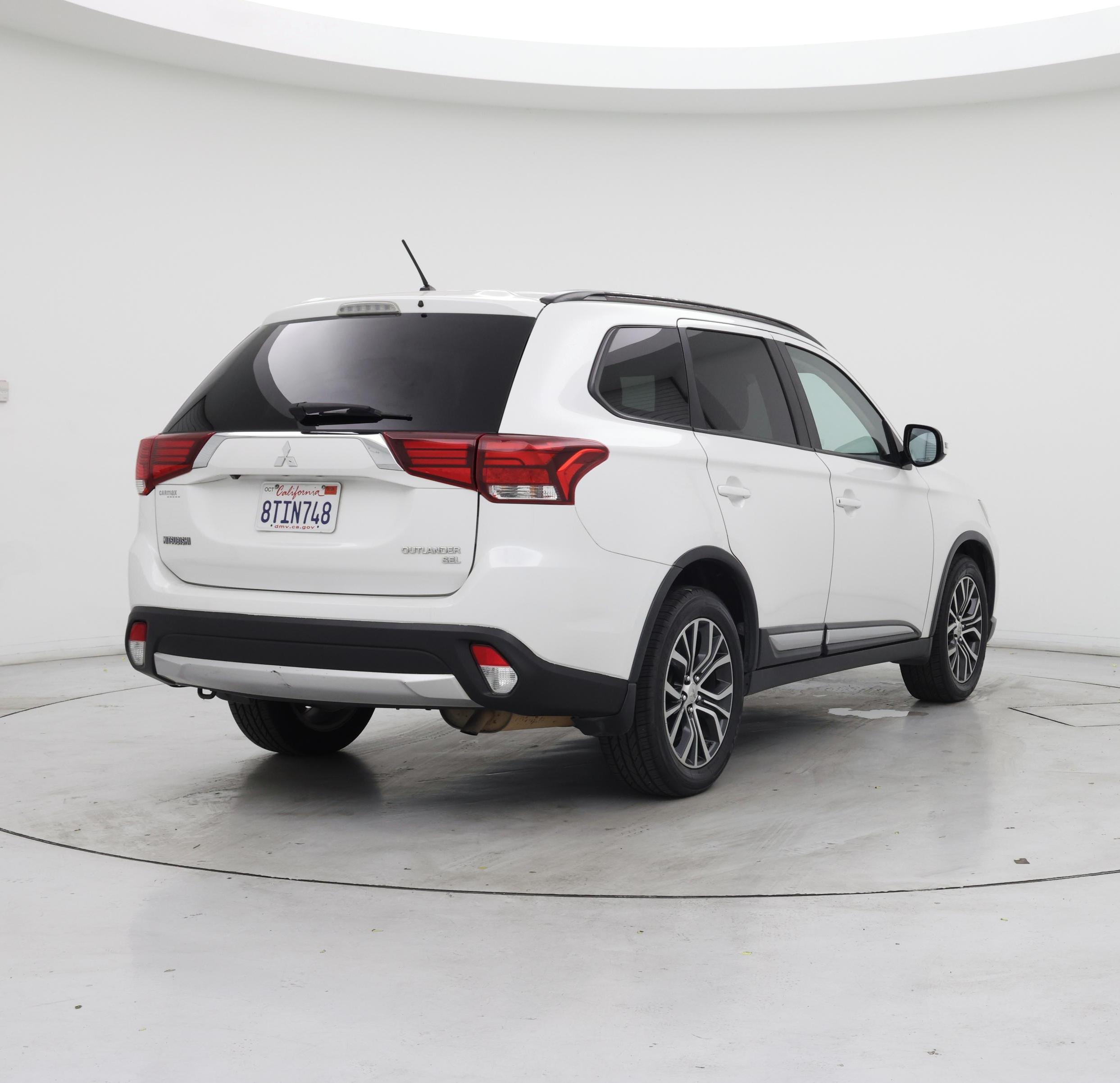 Thumbnail: 2016 Mitsubishi Outlander - 8