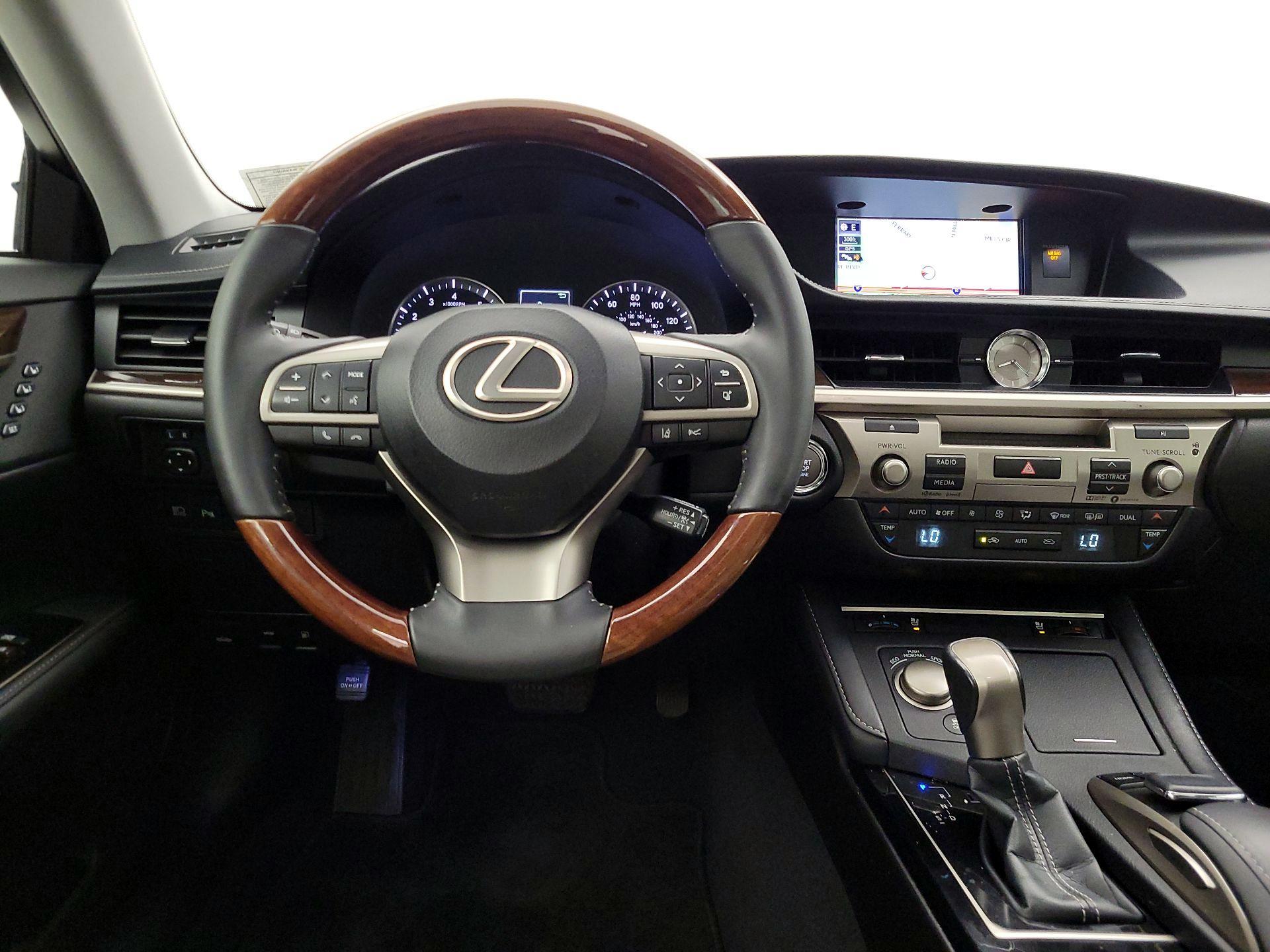 Thumbnail: 2018 Lexus ES - 10