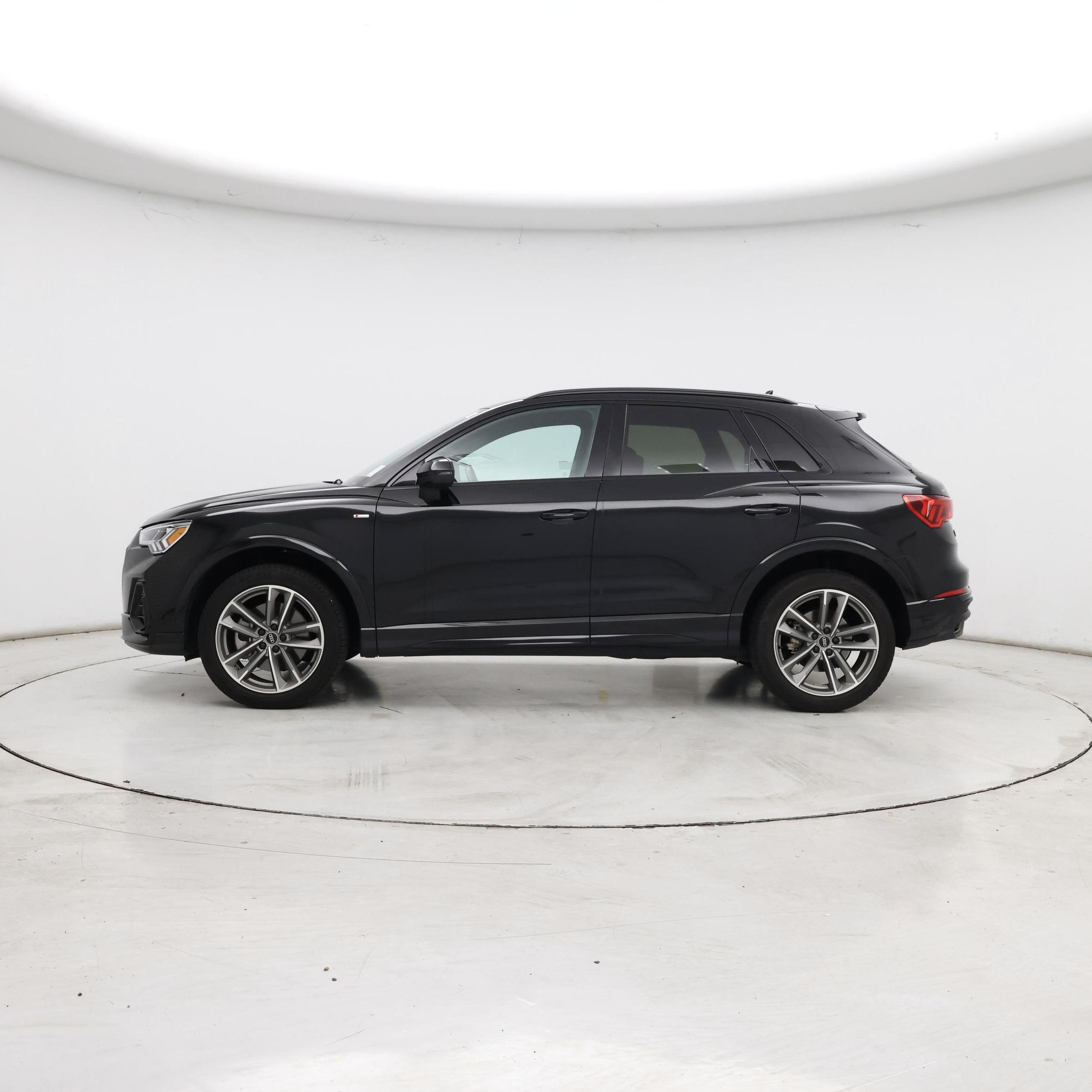 Thumbnail: 2024 Audi Q3 - 3