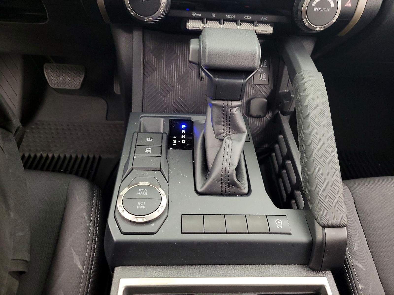 2026 Toyota Tacoma SR5 - Photo 18