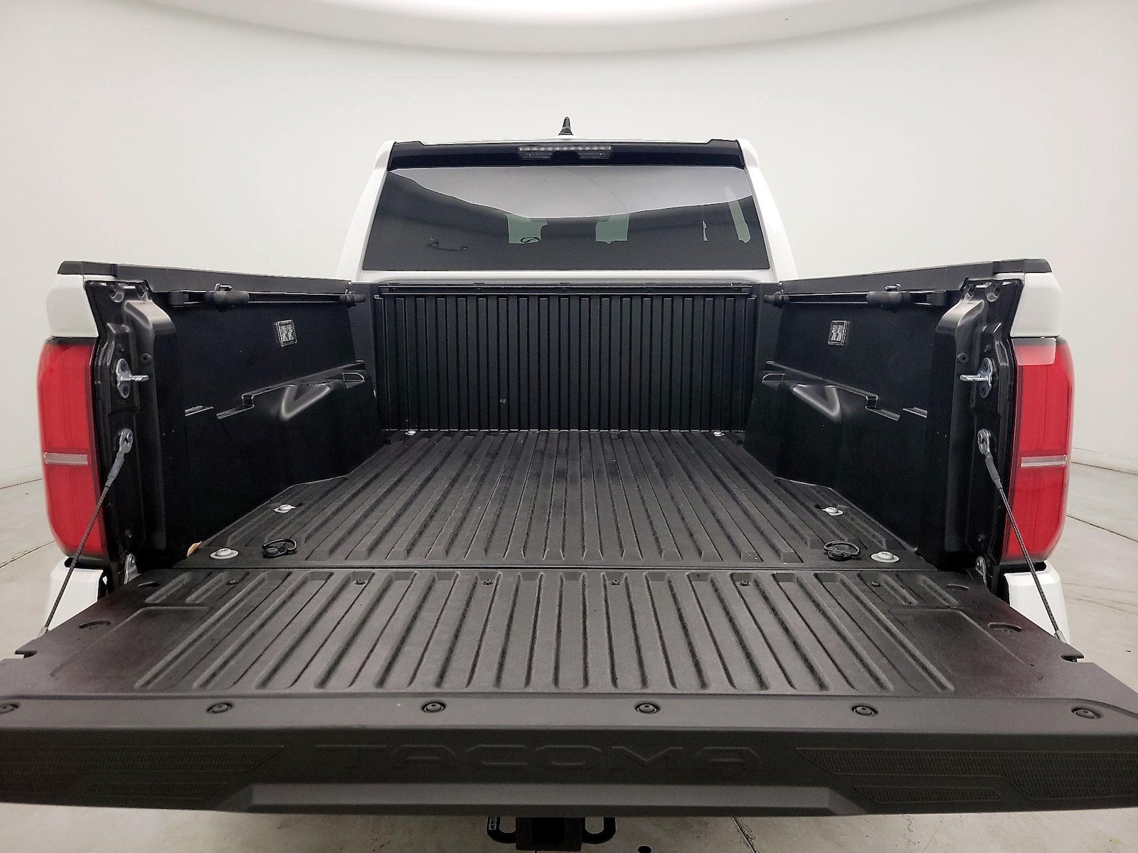 2026 Toyota Tacoma SR5 - Photo 21