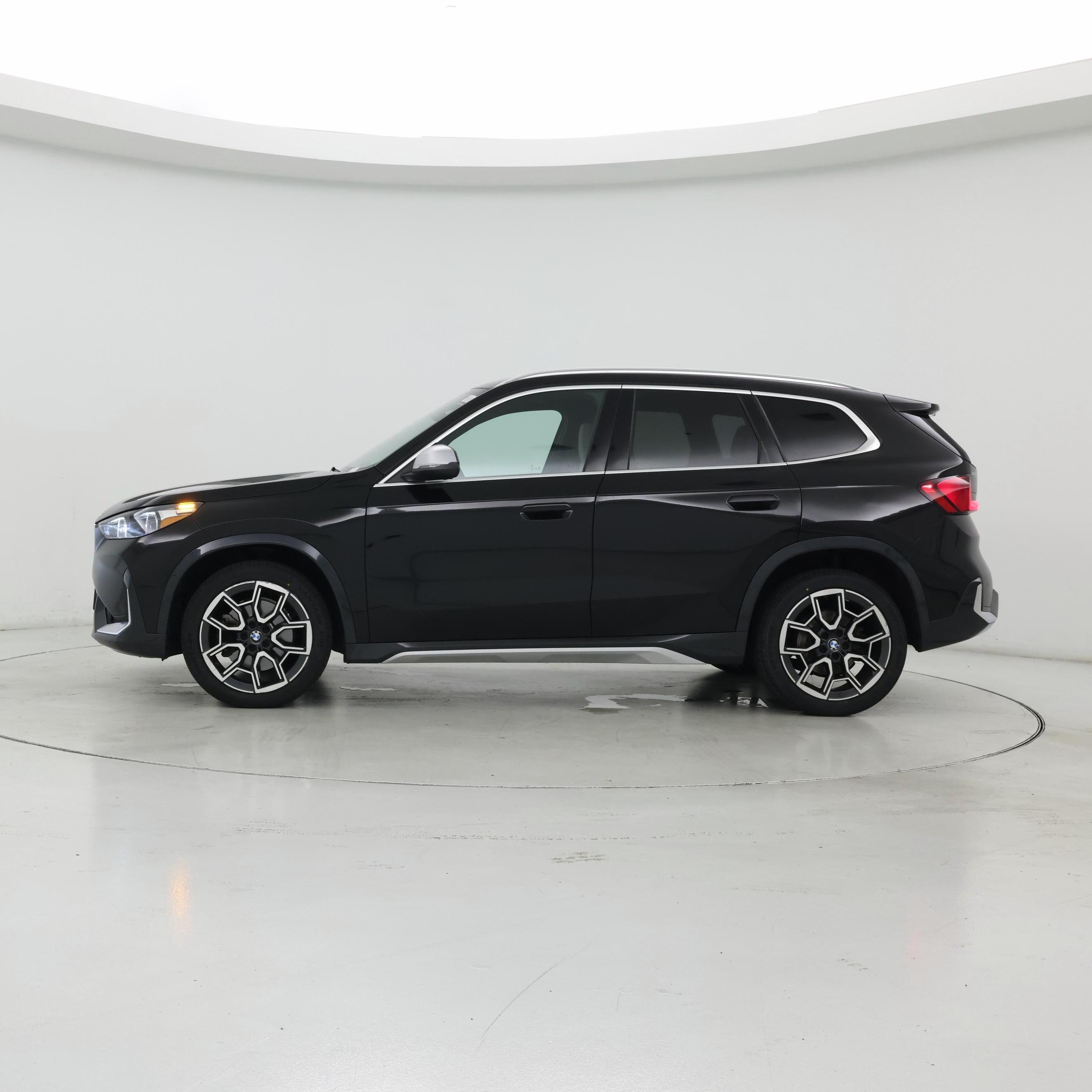 Thumbnail: 2023 BMW X1 - 3