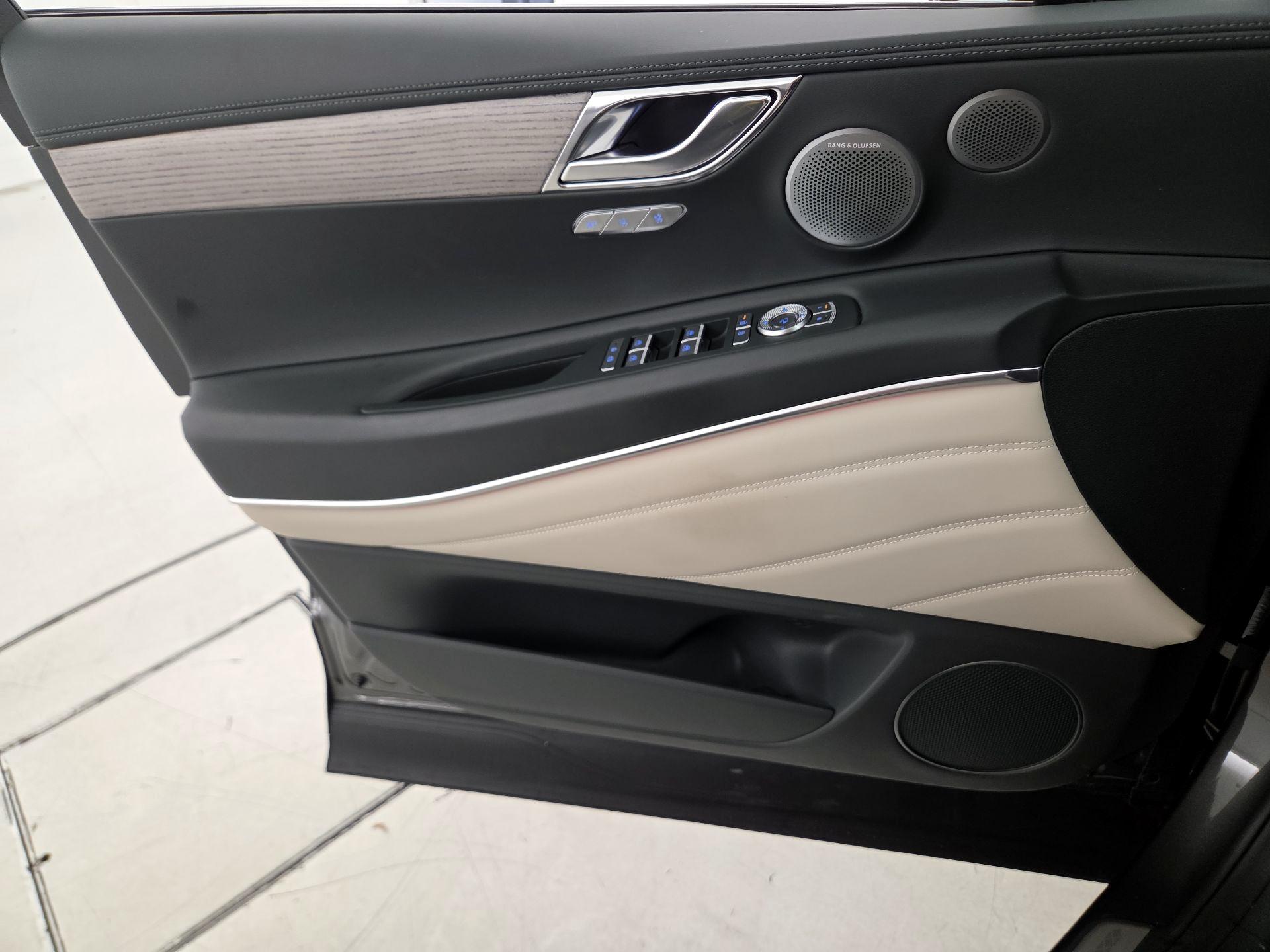 Thumbnail: 2025 Genesis GV80 - 12