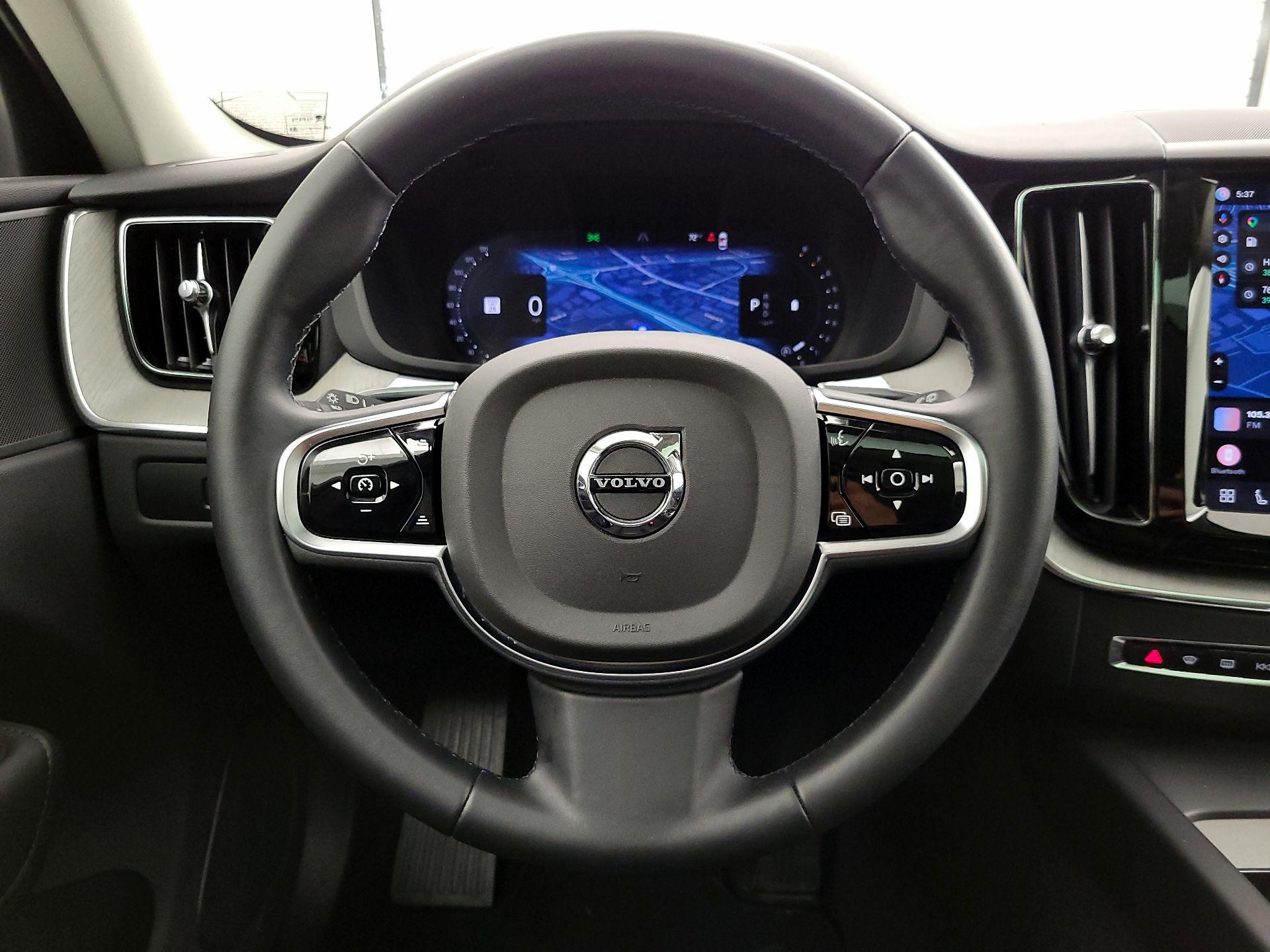 Thumbnail: 2025 Volvo XC60 - 10