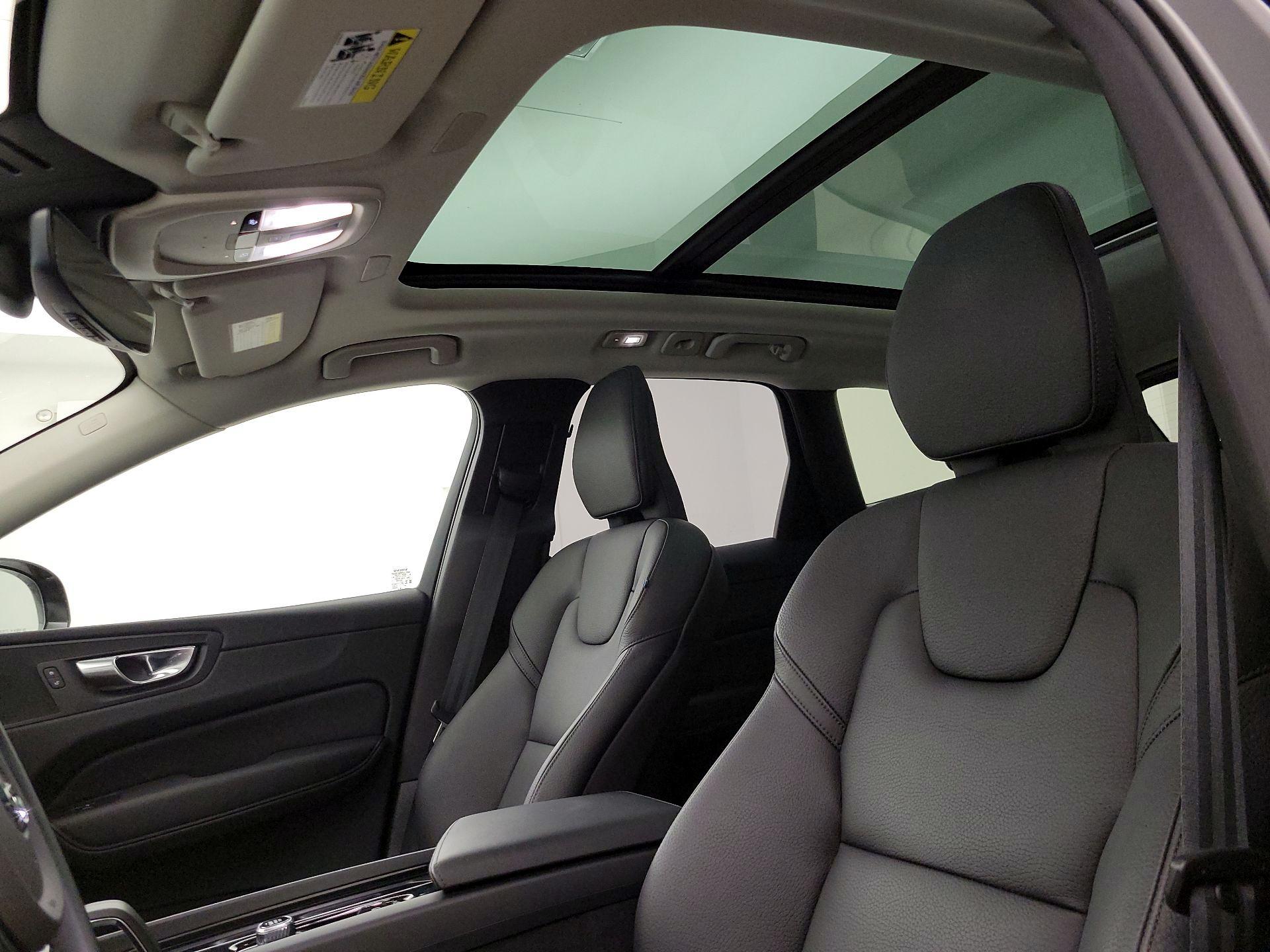 Thumbnail: 2025 Volvo XC60 - 20