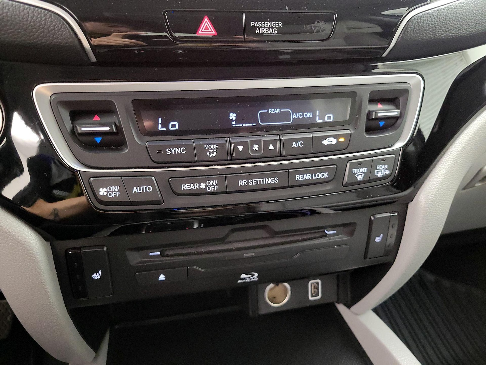 2022 Honda Pilot Touring - Photo 18