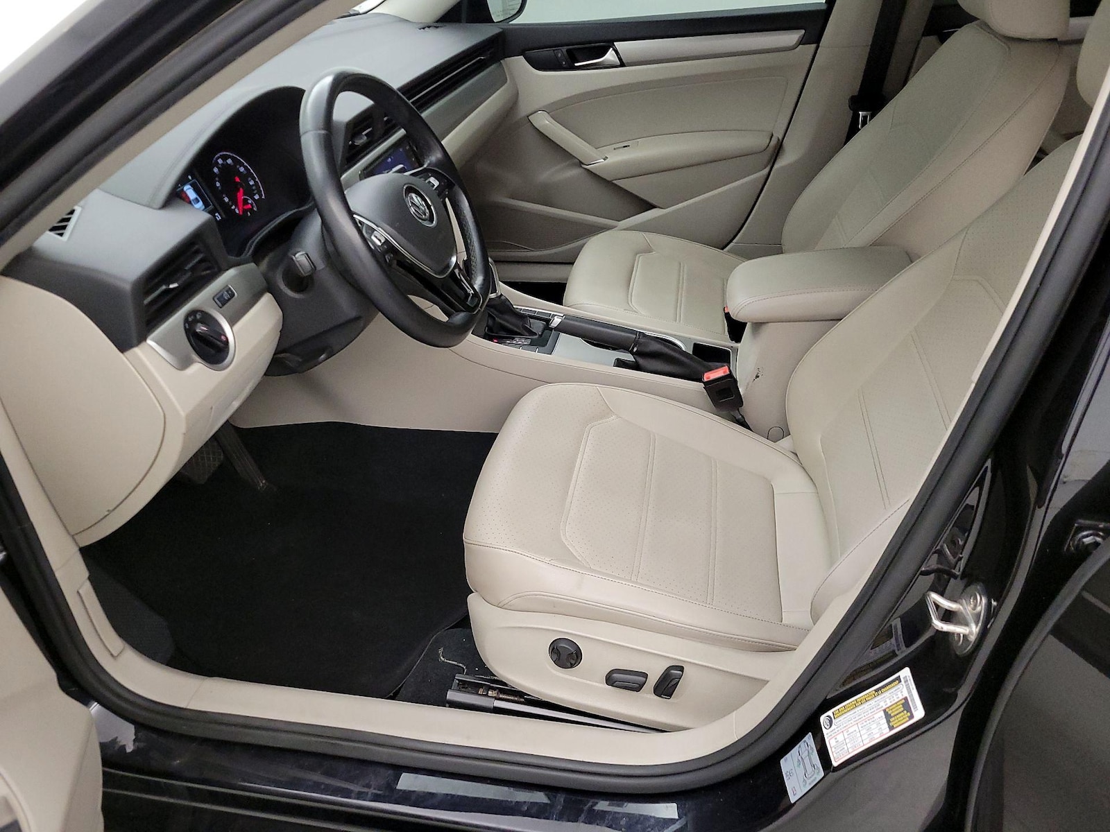 2020 Volkswagen Passat SE - Photo 12