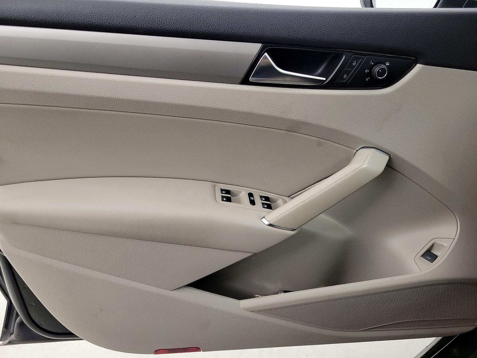 Thumbnail: 2020 Volkswagen Passat - 12