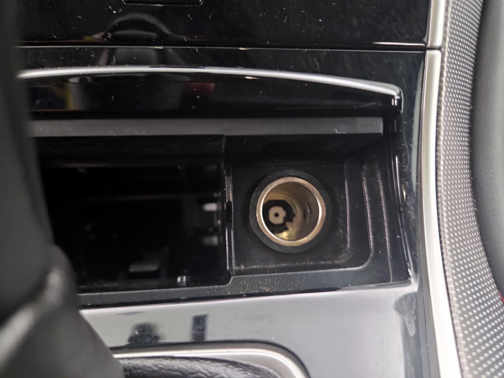 Thumbnail: 2015 INFINITI Q50 - 18