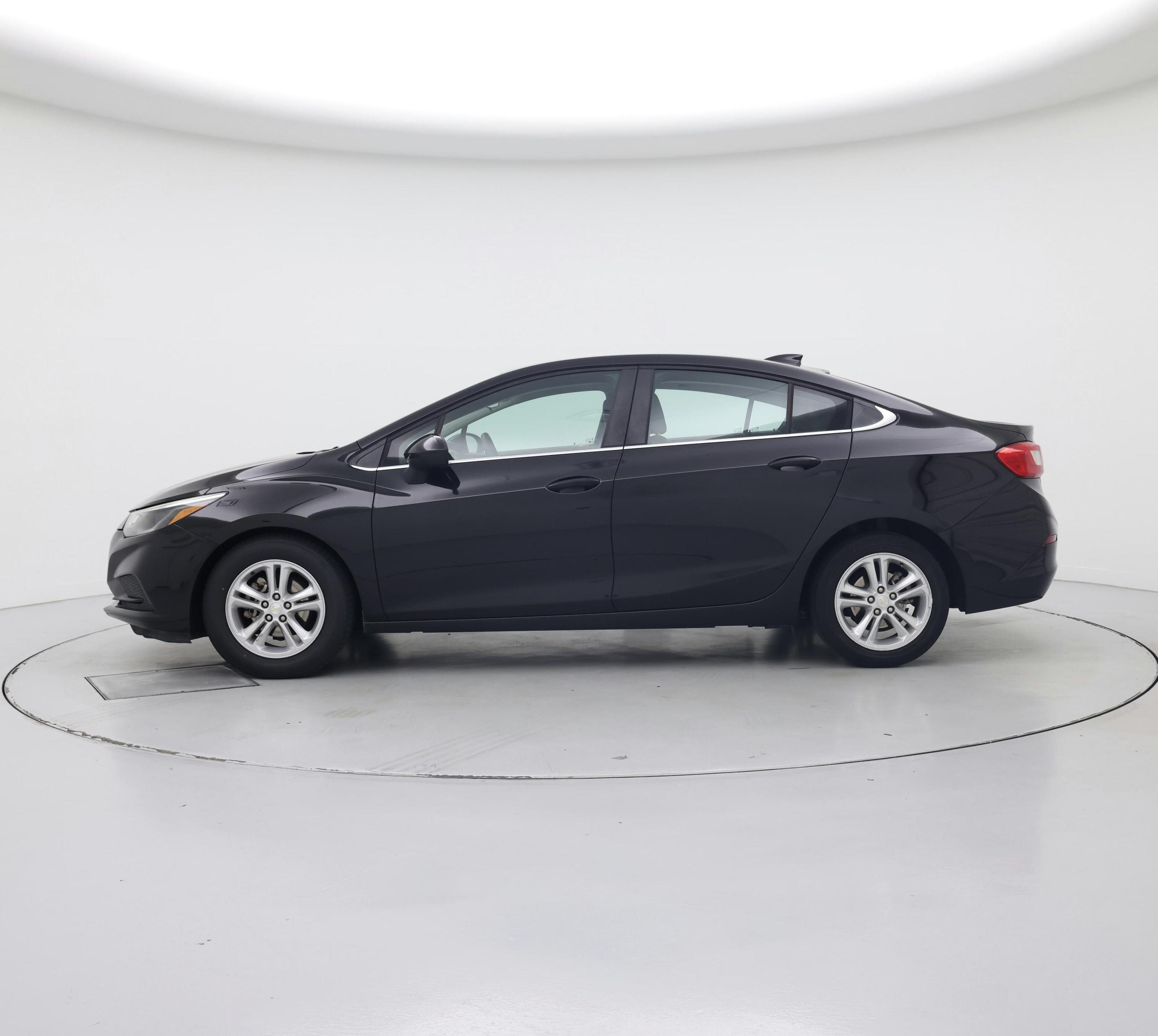 Thumbnail: 2018 Chevrolet Cruze - 3