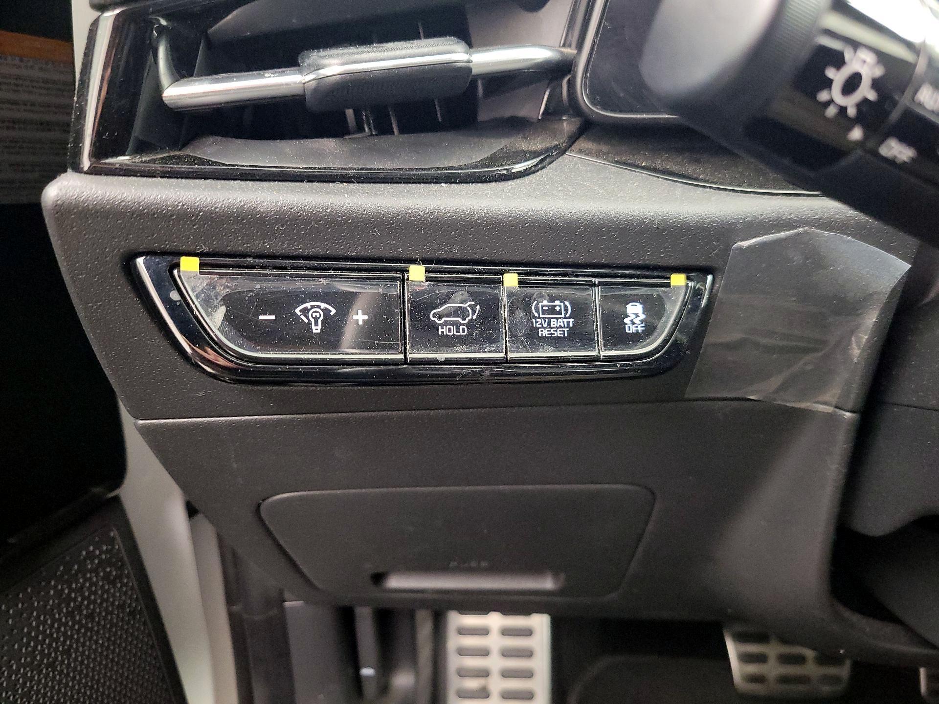 Thumbnail: 2023 Kia Niro - 13