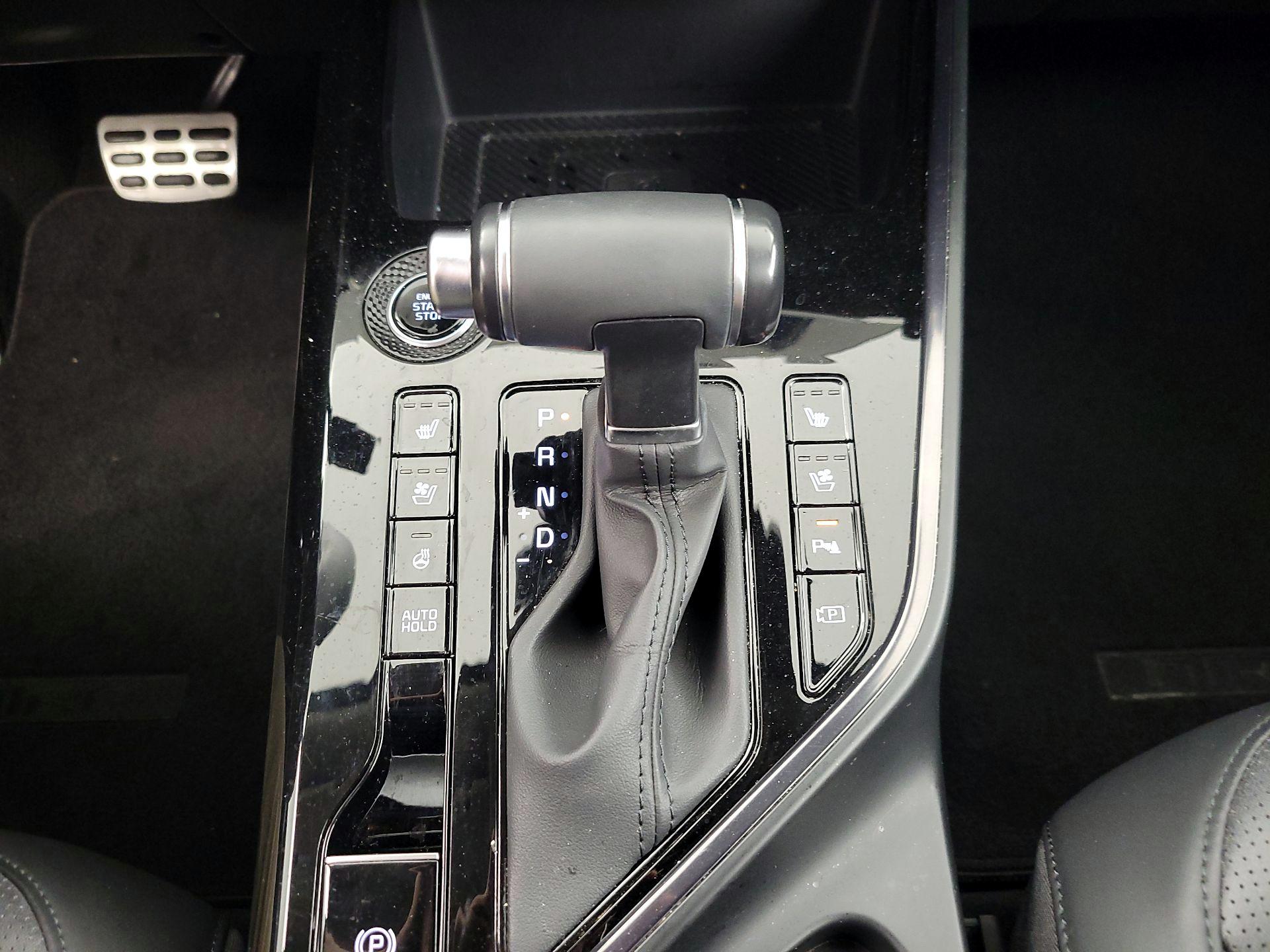 Thumbnail: 2023 Kia Niro - 18