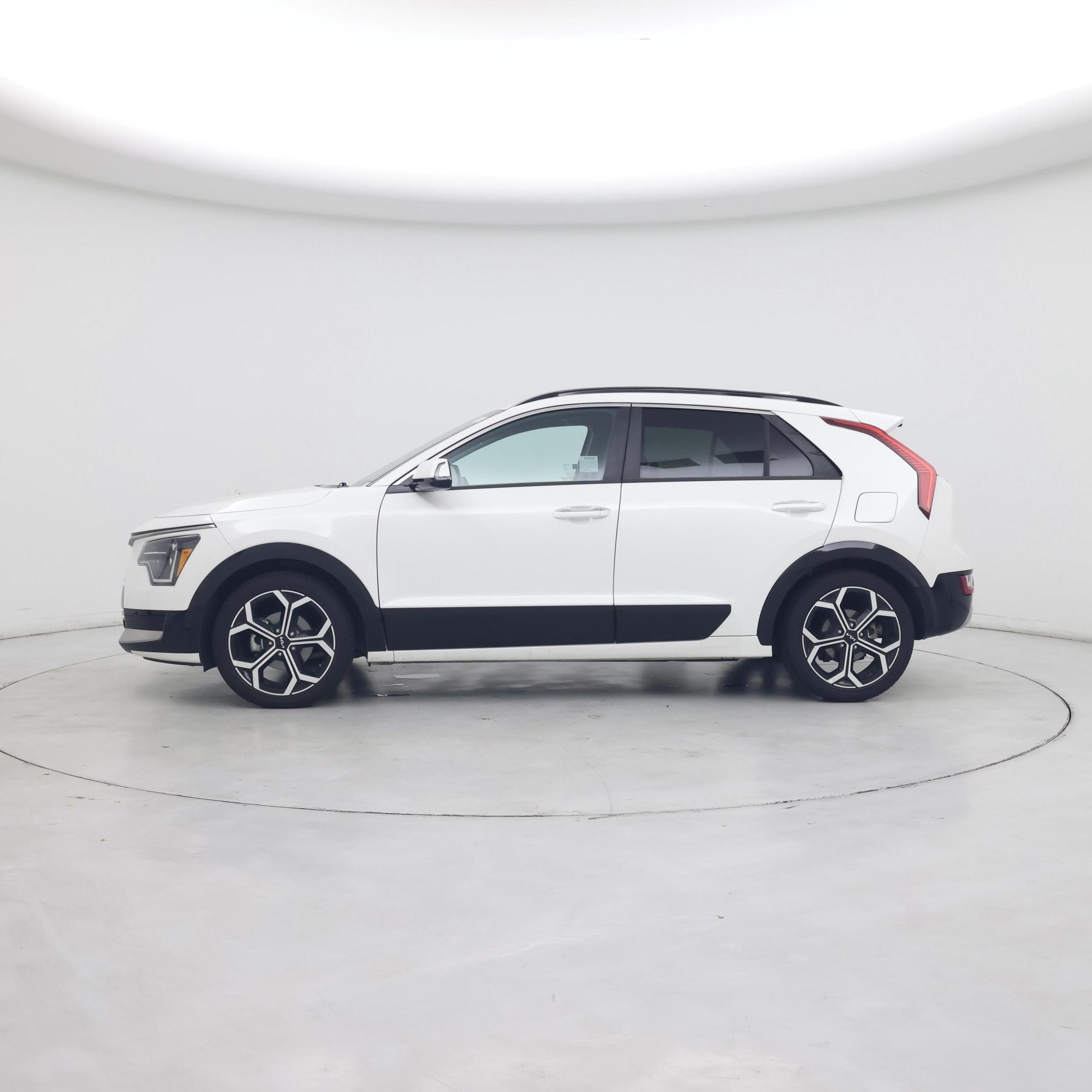Thumbnail: 2023 Kia Niro - 3