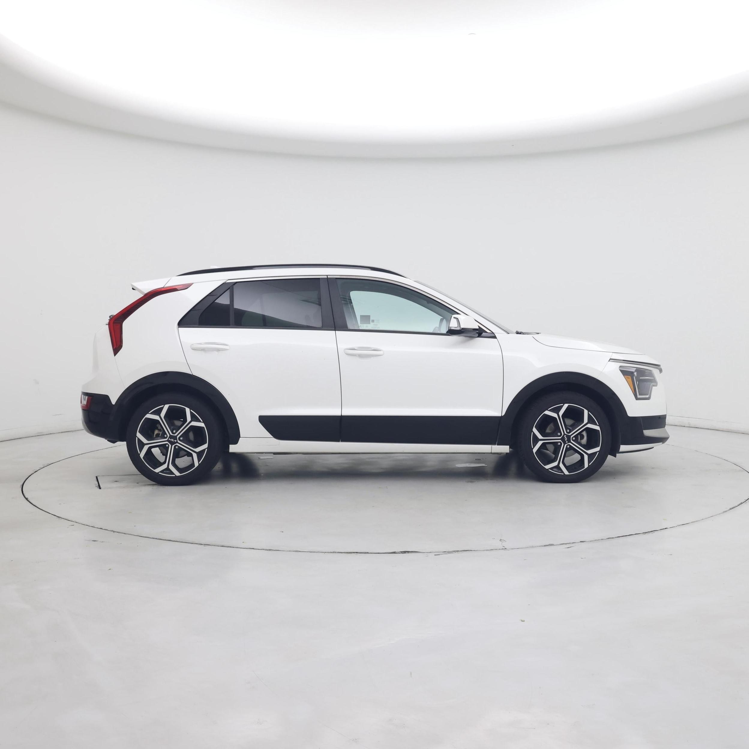 Thumbnail: 2023 Kia Niro - 7