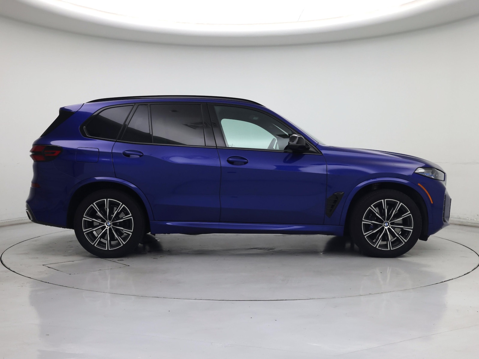 2026 BMW X5 M60i - Photo 8