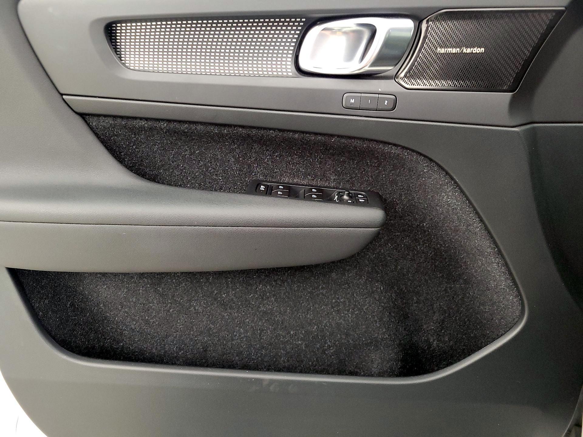 Thumbnail: 2019 Volvo XC40 - 12