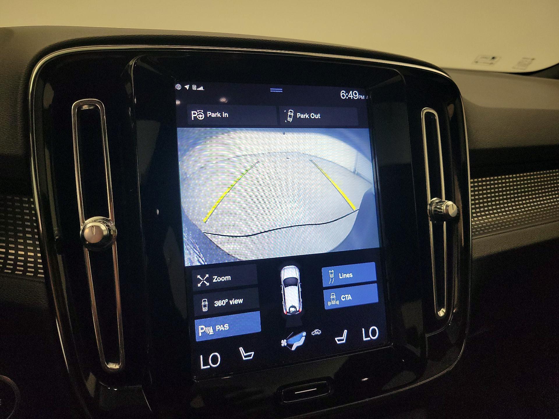 Thumbnail: 2019 Volvo XC40 - 14