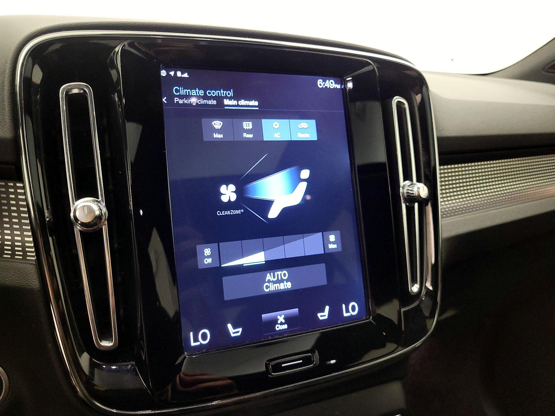 Thumbnail: 2019 Volvo XC40 - 16